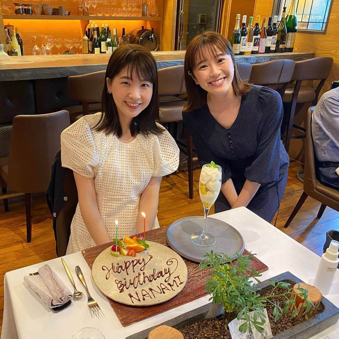 小松﨑花菜さんのインスタグラム写真 - (小松﨑花菜Instagram)「・ Happy Birthday 菜々美🎂🌈 ようやく26歳のお祝いができました♪  尊敬するところばかり、自慢の同期👯‍♀️ 菜々美の柔らかく周りを包み込む空気が好きです。  最高の1年になりますように！ いいや、最高の1年にしよう😆💕  #誕生日 #0422 #あれ過ぎてる #許して  #メーテレ #アナウンサー #同期 #西尾菜々美 #小松﨑花菜 #2020入社」5月8日 17時36分 - hana_komatsuzaki