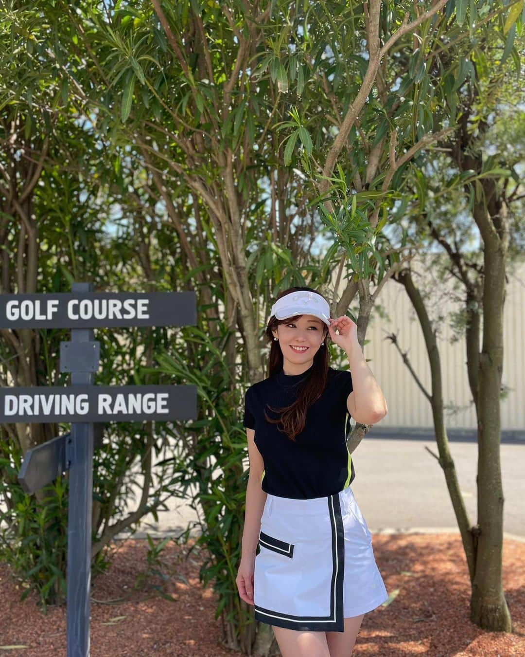 SARAKIMISAKIのインスタグラム：「スポーティーだけど タイトなラインのウェアが好きです🤍 @lecoqsportifgolf_rijoume   . . . .  #ゴルフ #ゴルフ練習 #ゴルフ練習場 #ゴルフ女子 #ゴルフウェア #ゴルフコーデ #ゴルフ女子コーデ #ゴルフ場  #ゴルフ好きな人と繋がりたい #ゴルフ好き #golf #golfwear #golfswing #golfwear #golffashion #golfstagram #골프 #골프스타그램 #골프장 #라운드 #골프스윙  #高尔夫球 #高尔夫 #กอล์ฟ」