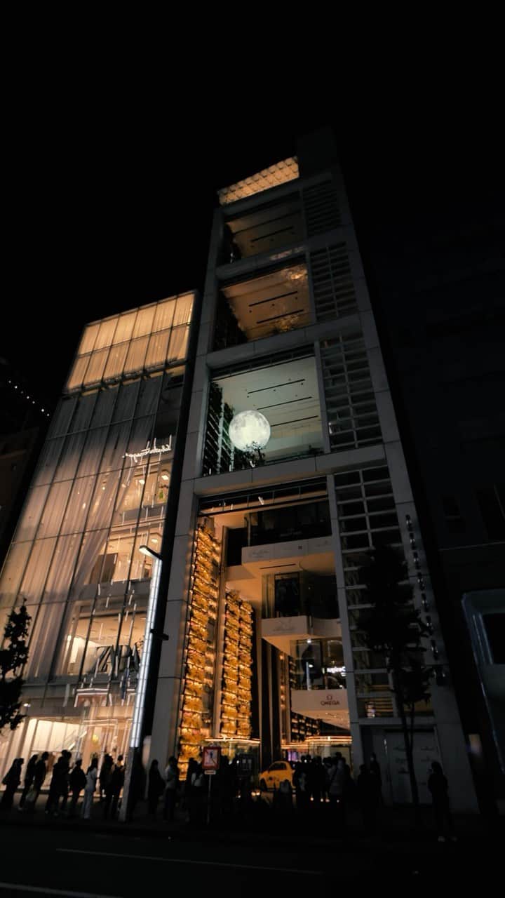 Swatchのインスタグラム：「Tokyo shone bright during our Mission to Moonshine™ Gold event 🌕 #MoonSwatch #Swatch #OMEGAxSwatch」