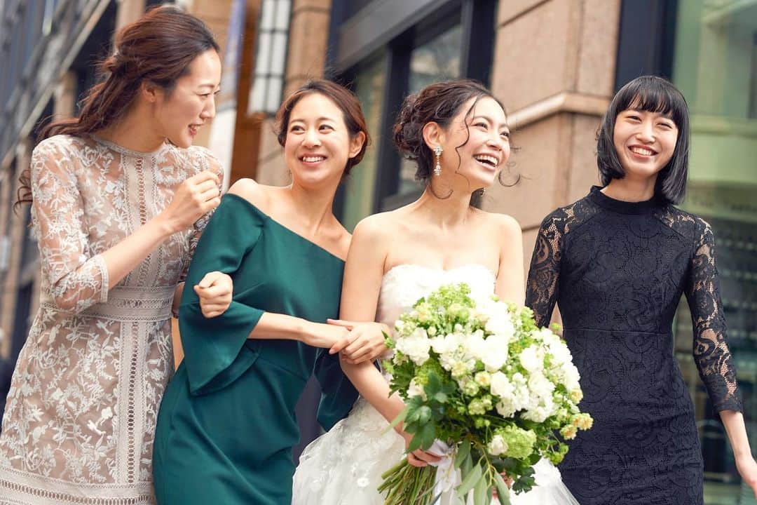 東京會舘本舘ウエディングさんのインスタグラム写真 - (東京會舘本舘ウエディングInstagram)「@tokyokaikan_wedding .——————————. * 大切なゲストと過ごす 笑顔と幸せに満ちた愛おしい時間。  些細な瞬間も余すことなく カメラに収めます。 * ——————————. #東京會舘 #tokyo #関東花嫁 #weddingdress #東京花嫁 #wedding #dress #ウェディングドレス #プレ花嫁 #卒花 #結婚式場 #日本中のプレ花嫁さんと繋がりたい #結婚式準備 #ウェディングレポ #ブライダルフェア #チャペル #結婚式 #パーティ #披露宴 #weddingparty #結婚式場探し #大正ロマン #ウェディング #式場探し #式場見学 #ブライダルフォトグラファー #ウェディングフォト #おしゃれ花嫁 #オリジナルウェディング #2023夏婚」5月8日 17時47分 - tokyokaikan_wedding