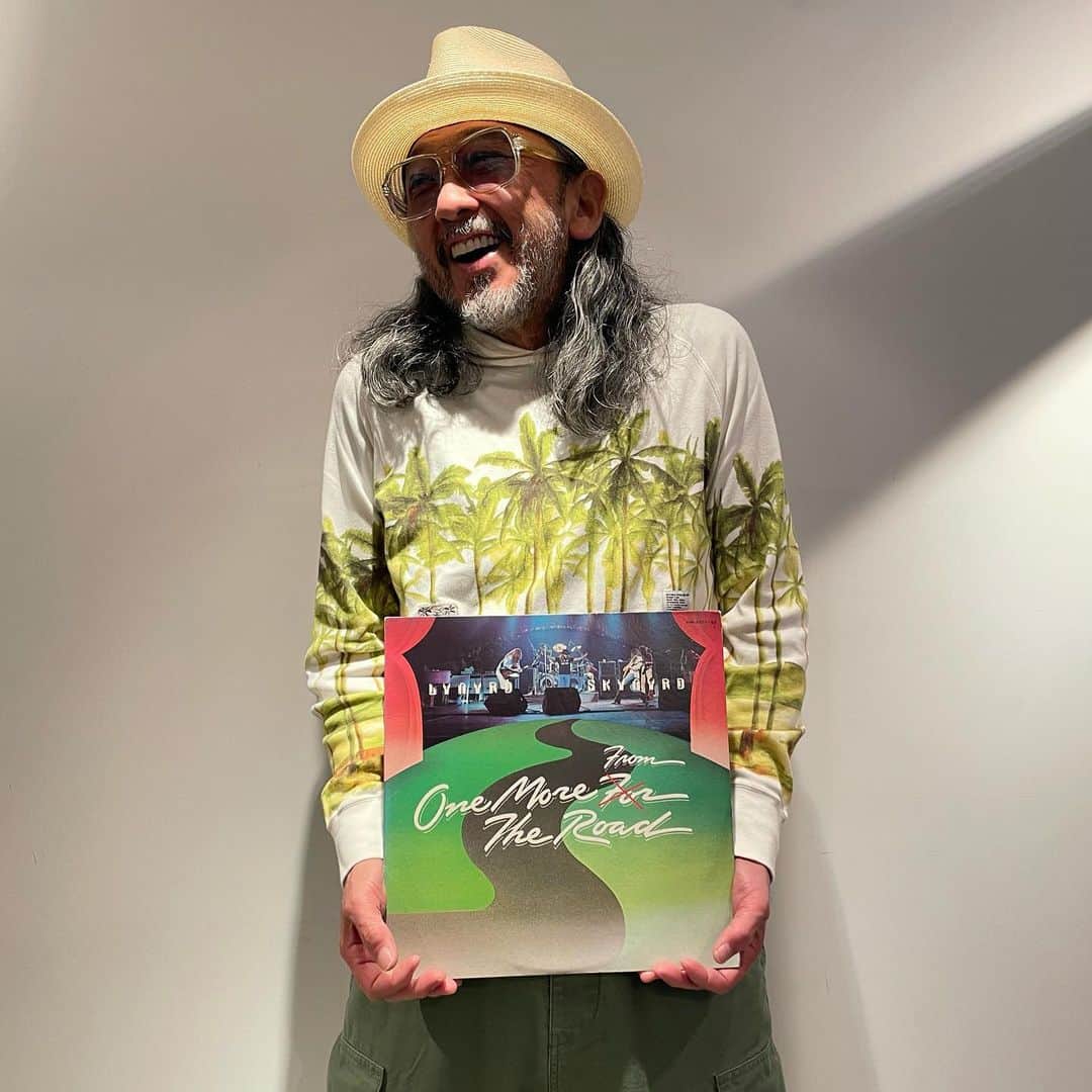 のインスタグラム：「#今日の1枚 #lynyrdskynyrd  #onemorefromtheroad  #今日のコーデネイト #hat #kijimatakayuki  #eyeglasses #白山眼鏡 #thestylistjapan  #hoodie #wtaps  #cargopants #supreme  #sneakers #nike#jordan6  #mensfashion #vynylcollection  #diskunion   ５月8日！ ２０時！！ YouTube第２６弾❗️ スペシャルゲスト２名出演！！ 続編‼️ 配信🤙❗️」