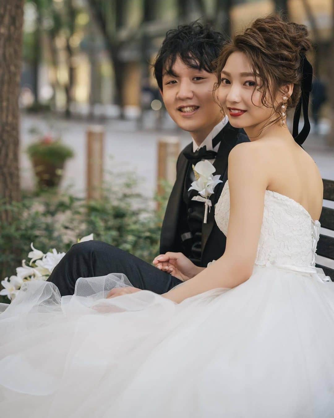 ラヴィ•ファクトリーさんのインスタグラム写真 - (ラヴィ•ファクトリーInstagram)「. 【写真で叶える結婚式】 . 東京の街並みで叶える ロケーションウェディングフォト✨ ドレスを着ての街並みで撮影するので 非日常を感じられて楽しみながら撮影できます♩  . —————— ラヴィファクトリー: @tokyo_laviephotography AREA:JAPAN,TOKYO —————— @laviefactoryをフォローして #laviefactory #ラヴィファクトリー のハッシュタグをつけて お写真を投稿してみてくださいね✳︎ . こちらの公式IG（@laviefactory） で取り上げさせていただきます✨ . 思わず笑顔になれるハートのある 「家族写真」はラヴィクルール* >>>@laviecouleur_official . #wedding #weddingphotography #photo  #ハートのある写真 #instawedding #結婚写真 #ウェディング #ウェディングフォト #撮影指示書 #ロケーションフォト #前撮り#写真好きな人と繋がりたい #フォトウェディング #卒花 #後撮り #ウェディングニュース #前撮り小物 #前撮りフォト #前撮りアイテム #ウェディング撮影 #撮影構図 #前撮りアイディア #撮影指示書 #花嫁コーディネート #ウェディングドレス #街中フォト #街中ウェディングフォト #タウンフォト」5月8日 17時53分 - laviefactory