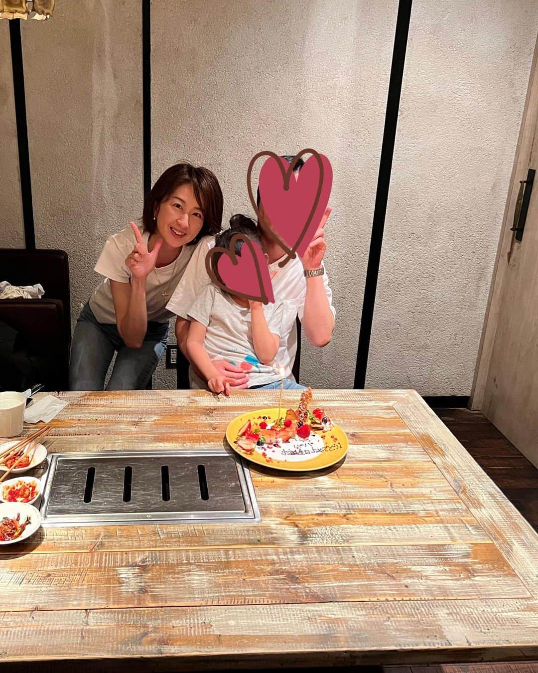 嶺恵斗さんのインスタグラム写真 - (嶺恵斗Instagram)「焼肉𓋂 ⁡ 知人が料理長をされている ⁡ @kintan_official  赤坂店 ⁡ へ、やっと家族で行けました♪ 外で焼肉って何年ぶりでしょ笑 ⁡ 普段、お肉を食べてくれない娘が ここのお肉はパクパク！ どれもこれも最高に美味しかった♡ 桃のお酒がこれまた美味！ パパのお誕生日プレートも 可愛いデコレーションで感動✨ ⁡ 色々なお店を任される方で なんと次は福岡へ✈️‼️ いつか福岡まで食べに行きます〜！  #gw  #我が家のイベント  #焼肉 #金舌赤坂  #東京#赤坂ランチ  #お誕生日会  #飲むときは #デルミライト  #kintan #tokyo #akasaka #lunch」5月8日 17時57分 - etsuko__7