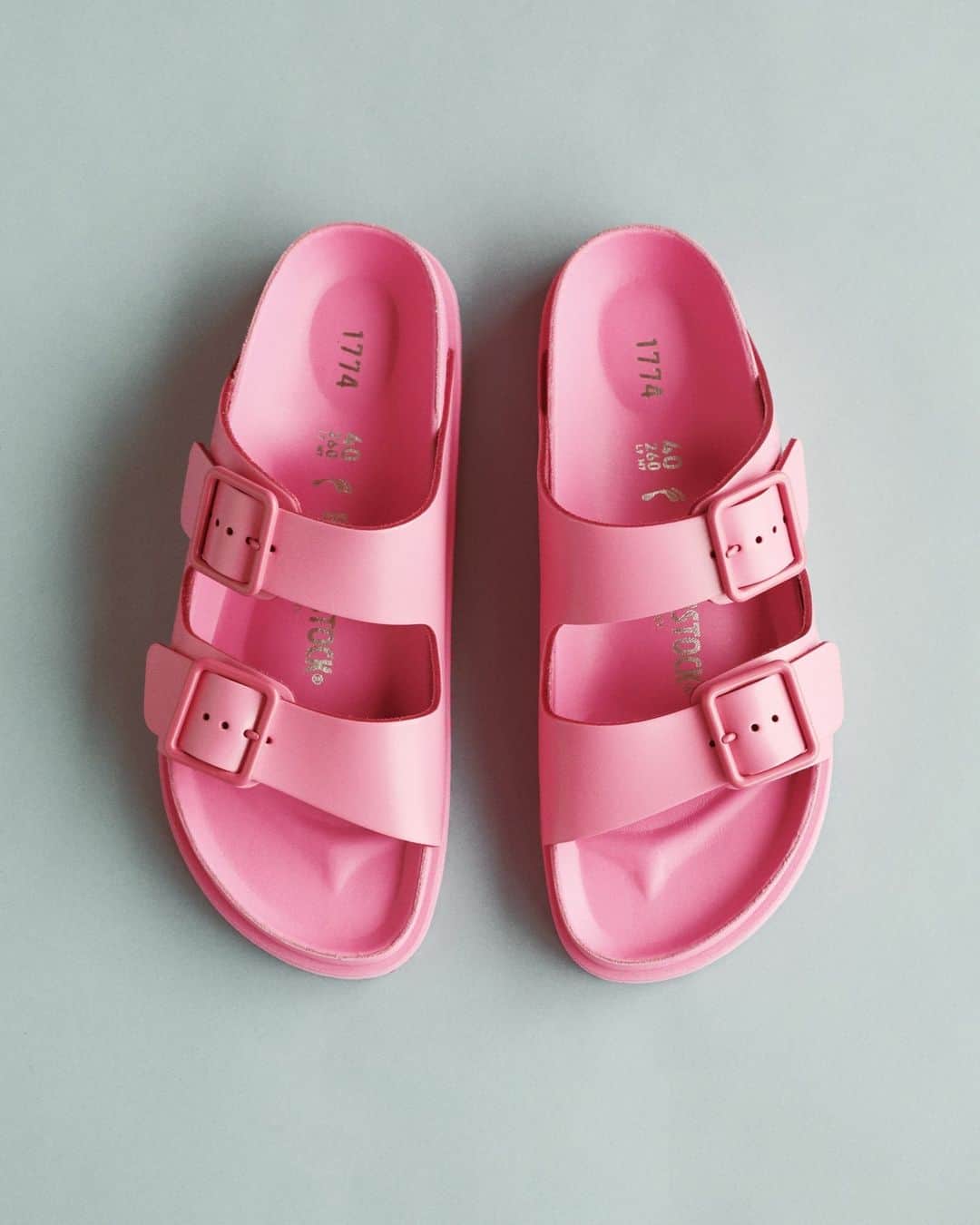 MATCHESFASHION.COMのインスタグラム：「@birkenstock1774’s: are you team pink 💗 or team blue? 💙」