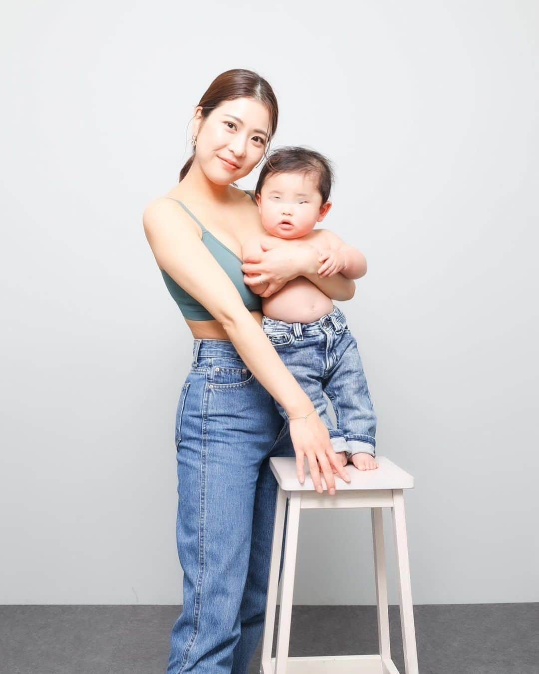 MelonHarunaのインスタグラム：「セルフの写真館📸 付き添いだけのつもりがせっかくだからみんなで👨‍👩‍👦🩶  ＧＷ楽しかったな〜🚀」