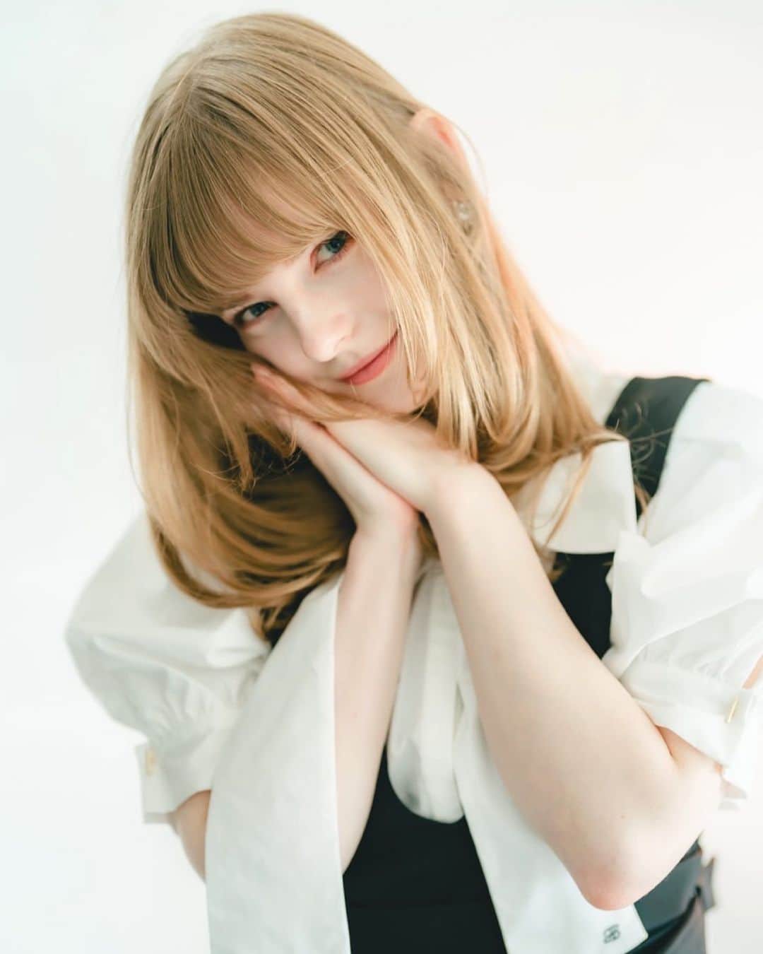 Ella Freyaのインスタグラム：「Hi there. I posted a video of this photoshoot on my YouTube ^^   📸 @kents」