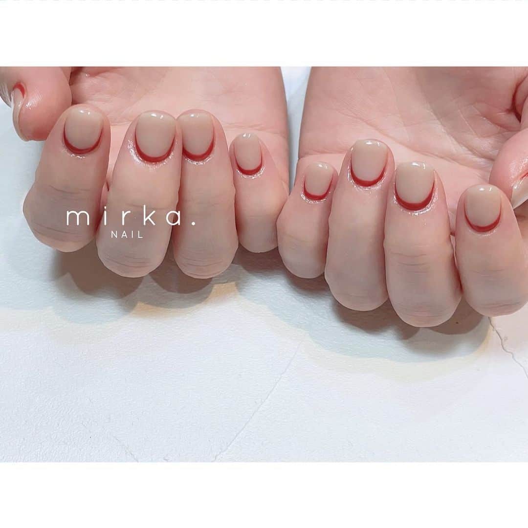 mirka. NAIL(ミルカネイル)さんのインスタグラム写真 - (mirka. NAIL(ミルカネイル)Instagram)「⁡ ⁡ ⁡ 根元にポイントのある 個性派デザイン𓅿 ⁡ ⁡ ⁡ ………………………………………………………… ⁡ ご予約、お問い合わせは LINE ID⇒ @mirka.nail (@含む)まで。 ⁡ ご新規様はハイライトの「ご案内」と「ご予約方法」を必ずお読みいただいてからご予約くださいますようお願いいたします。 空き状況や詳細はLINEの投稿からご確認ください。 ⁡ ⁡ ⁡ ⁡ #mirkanail#nails#nail#nailart#naildesign #ショートネイル#ネイルアート#ネイルデザイン#ネイル#大人ネイル#シンプルネイル#オフィスネイル#ニュアンスネイル#ナチュラルネイル#カジュアルネイル#ショートネイルデザイン#美甲#春ネイル#春ネイル2023 #プライベートサロン#プライベートネイルサロン#東京ネイルサロン#東京ネイル#江東区ネイルサロン#森下#清澄白河 ⁡」5月8日 18時04分 - mirka.nail