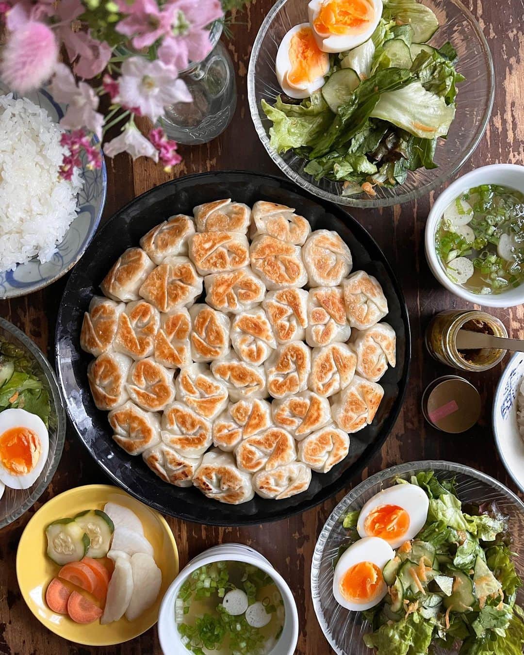 Rocoのインスタグラム：「05.08 本日の　#rocoごはん   #焼き餃子#餃子#おうちごはん#晩ごはん#手作り」