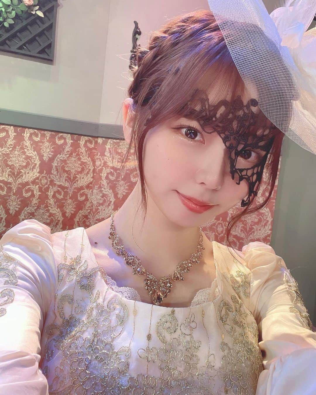 篠原望のインスタグラム：「. 🧸🥀 . . だいぶ時間が経ってしまいましたが 舞台「少年秘密倶楽部-零-」 ありがとうございました✨ . . 初めてのヒロインという立ち位置で 舞台で女子高生以外の役を演じるのも実は今回初めてで . まだまだ出来ないことも多いですが そんな中でネリネという素敵な役をいただけて この世界で生きられて幸せな時間でした💐 . . 3.4枚目はなんだかいろいろありすぎる家族写真😳💭 . . そしてグッズ販売が本日23:59までです！！ . ぜひネリネVer.もGETしてね🌼 http://stageshonen.base.shop . . 載せたいお写真あるのでまた投稿します🕊 . . #少年秘密倶楽部零 #少ステ #少年秘密倶楽部 さん #舞台 #ドレス #衣装 #dress #instapic #instadaily #instagood #篠原望」