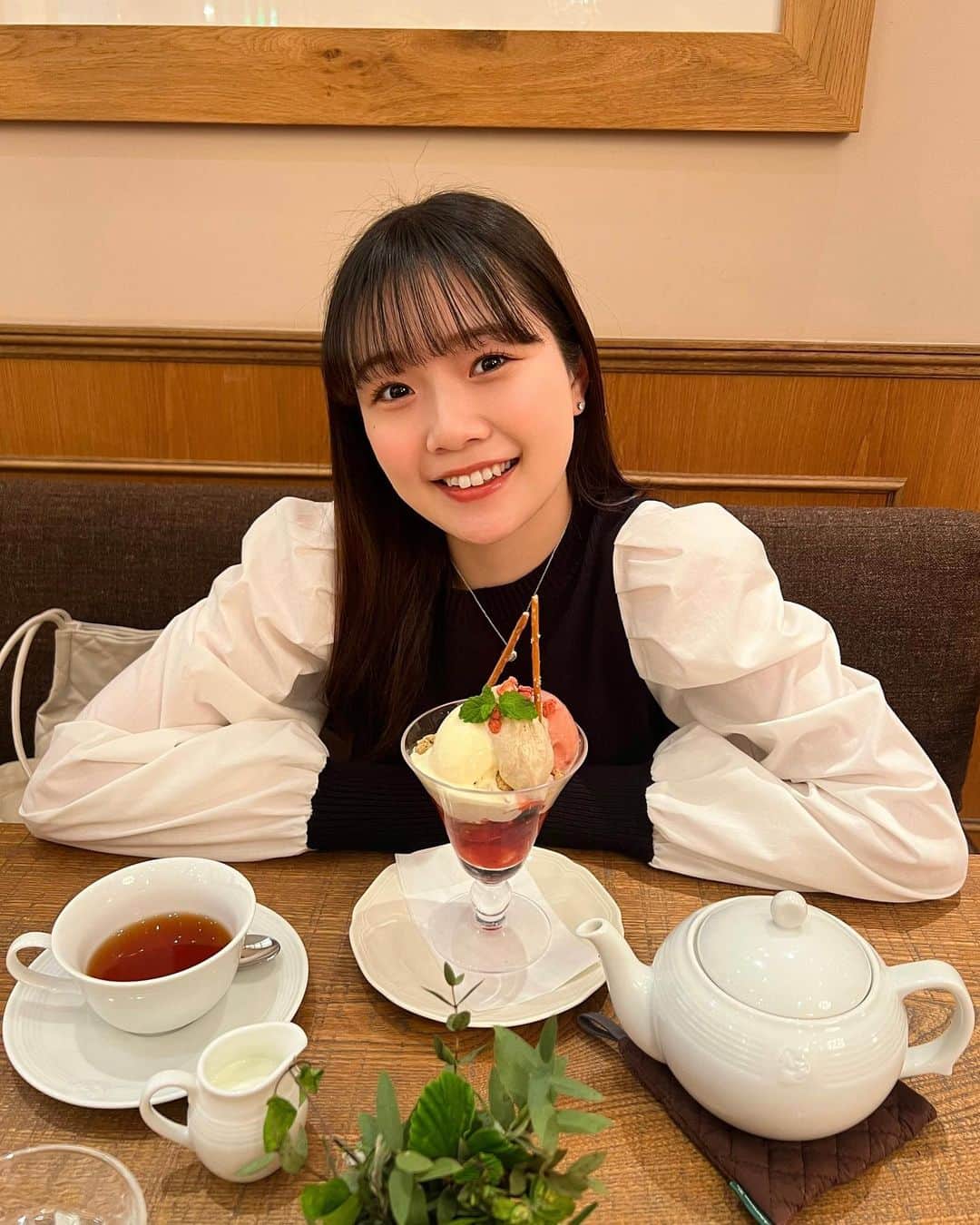 miyuのインスタグラム：「お母さんとafternoon teaしました∩(*´｀∩)♡🍨🫖」