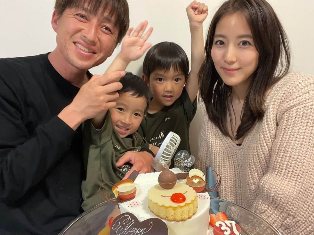 狩野健太さんのインスタグラム写真 - (狩野健太Instagram)「家族に誕生日をお祝いしてもらいました☺️🎂 何回目でも嬉しいもんです笑  @sweets_garden_yujiajiki のケーキは見た目も味も最高です✨  #狩野健太 #happybirthday #cake #pasadena #soccer #fashion」5月8日 18時50分 - kanoken_14