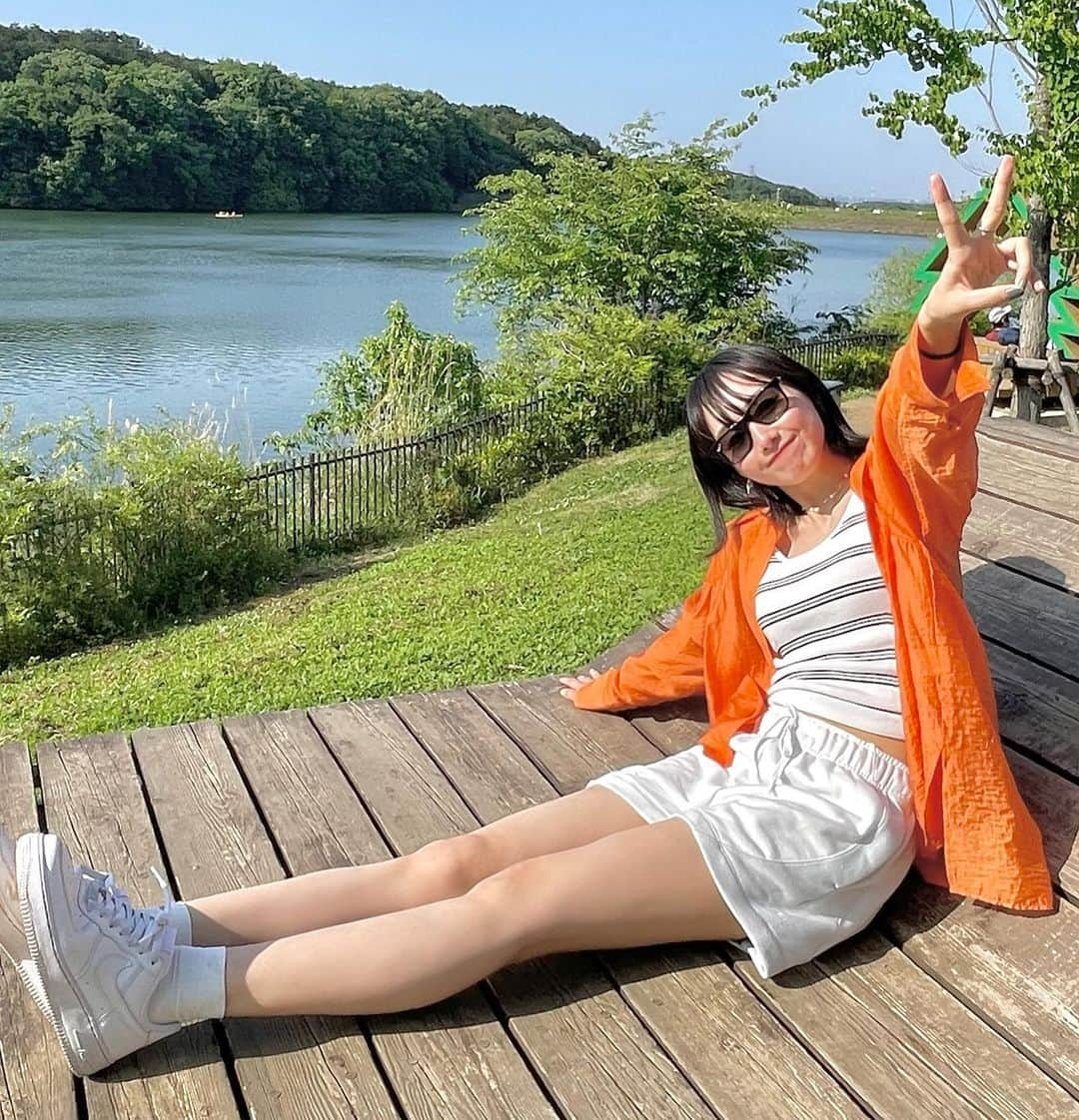 寺田真珠さんのインスタグラム写真 - (寺田真珠Instagram)「🕶  今日は撮影でした☁️☁️  すごく話変わるけど、 この日が1番あつかった  GWに家族ででかけたときのっ  #ootd #fashion #heather #ヘザー #春服コーデ #春服 #春コーデ #オレンジコーデ #シャツコーデ #シャツ #shirt #shirtstyle #ミディアムボブ #ボブ #hair #美容 #癒される風景 #飯能 #168 #高身長コーデ #骨格ナチュラル #ブルベ #nike #ナイキ #ナイキスニーカー #gw #ムーミンバレーパーク #ムーミン #飯能市 #ムーミン谷」5月8日 18時49分 - shinju_terada