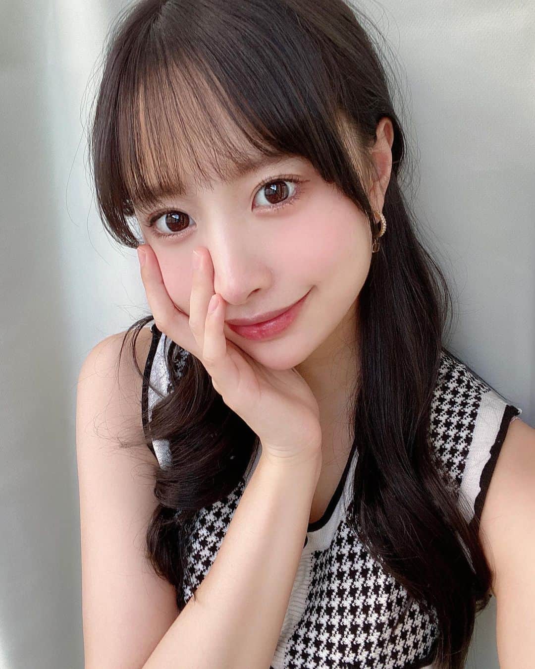 藤川らるむのインスタグラム：「暖かくなってきたから新しいお洋服🎀 このワンピかわいいの〜〜。 また全身写真載せるね🦭🤍」