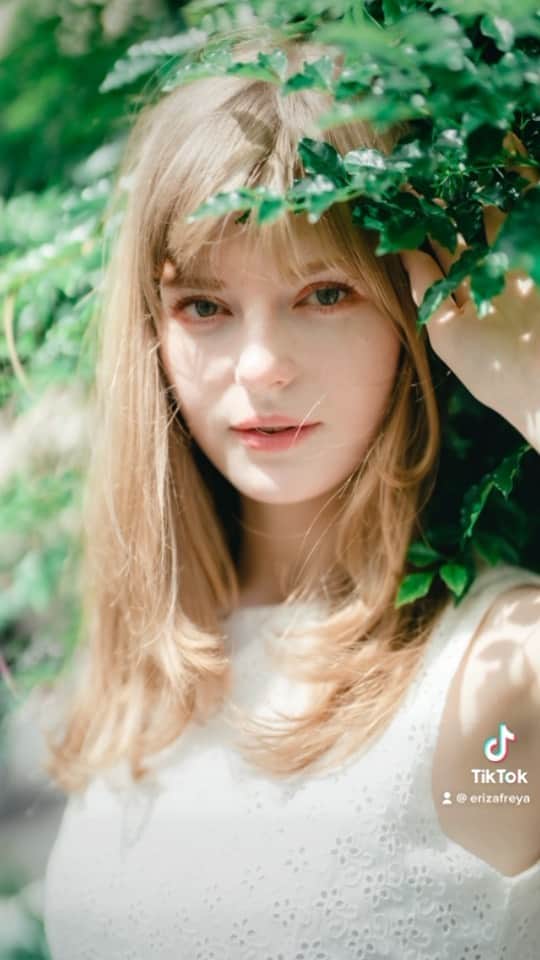 Ella Freyaのインスタグラム：「The power of photographer. 🥹 #撮影　 #写真家　@kents」