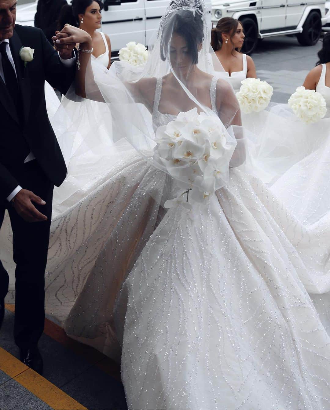 Steven Khalilさんのインスタグラム写真 - (Steven KhalilInstagram)「Kayla stunned in a custom STEVEN KHALIL gown. Captured by @imagehausweddings  #stevenkhalil #stevenkhalilbride #weddinggown #bridal」5月8日 19時01分 - steven_khalil