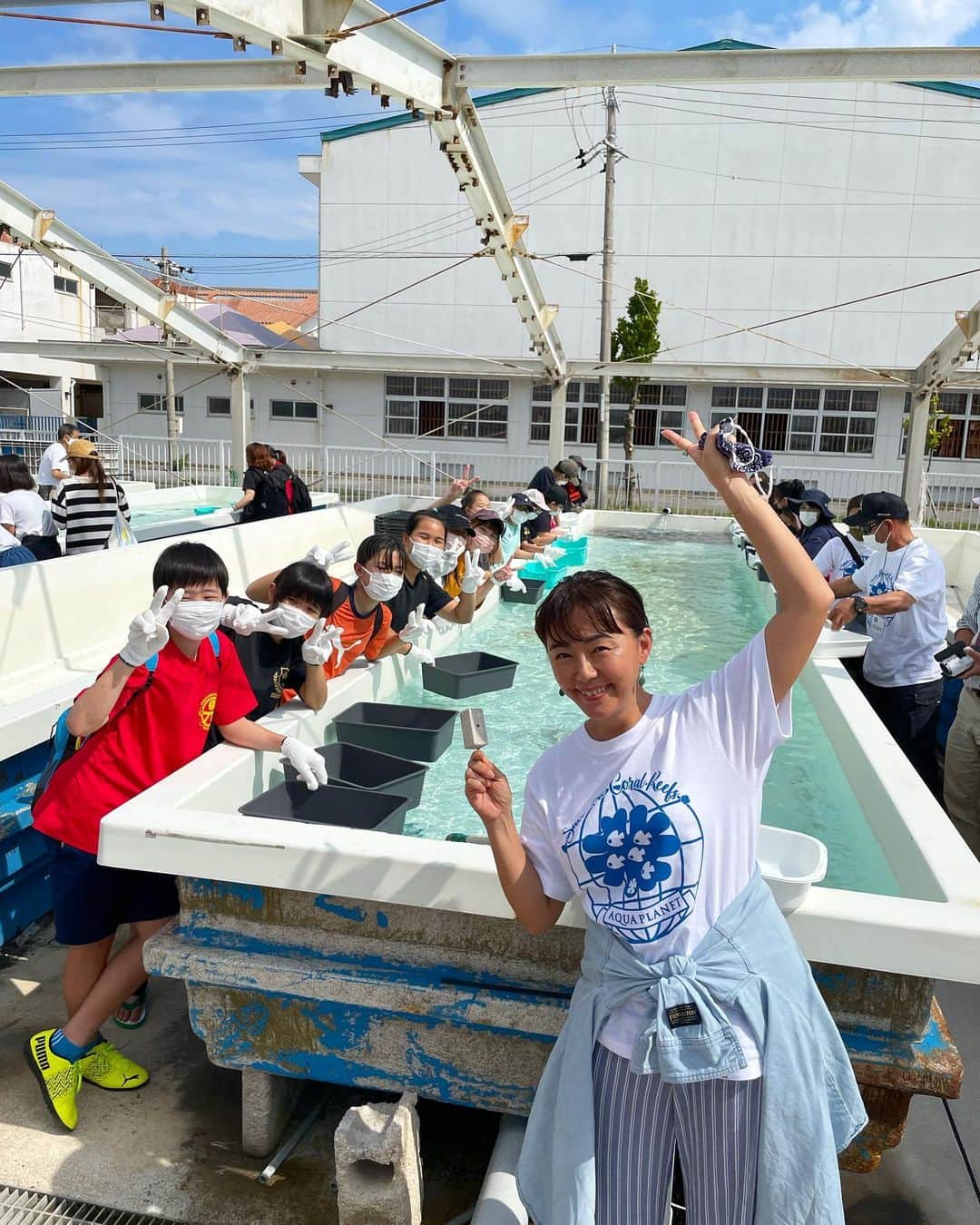 田中律子さんのインスタグラム写真 - (田中律子Instagram)「石垣市役所にて、中山市長に　@happiesttown.ishigaki  ご挨拶に行ってきました🙏  NPO法人アクアプラネットの活動について🪸子供たちとサンゴについてお話ししたり、サンゴの苗作り体験、海と触れ合って感じて遊ぶイベントを、子供たちは参加費無料で開催してるので、石垣市にご協力のお願いに行ってまいりました✨中山市長、私たちの話を真剣にいつも聞いてくださり、本当にありがとうございます🙏🏼 石垣島から全国へ、海やサンゴの大切さを知ってもらうため、子供たちへのイベントは、これからも継続して行なっていきたいと思います🪸🌞  石垣島に来れない方は、アクアプラネットHPから、応援プログラム📣で、サンゴの苗が購入できます。アクアプラネットで1本1本大切に石垣島の海に植えています。購入していただいた方には、メールにて、お名前付きのサンゴの写真をお届けします💚📷🪸  アクアプラネットHP https://www.aqua-planet.org/  来年のサンゴのイベントは、3月3日日曜日の予定です🗓️  #okinawa  #石垣島  #npo法人アクアプラネット  #100年後の子供たちにこの海を残そう  #savethecoral  #savetheocean  #coral」5月8日 19時09分 - ri2kotanaka