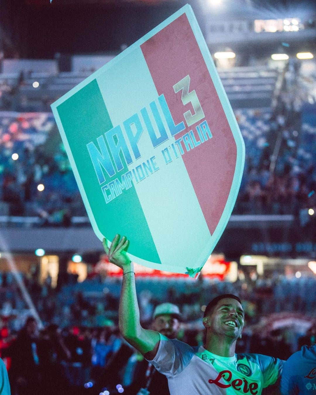 SSCナポリさんのインスタグラム写真 - (SSCナポリInstagram)「🤩 #Napul3… 𝐸𝓈𝓉𝒶𝓈𝒾  💙 #ForzaNapoliSempre #TuttoPerLei」5月8日 19時14分 - officialsscnapoli