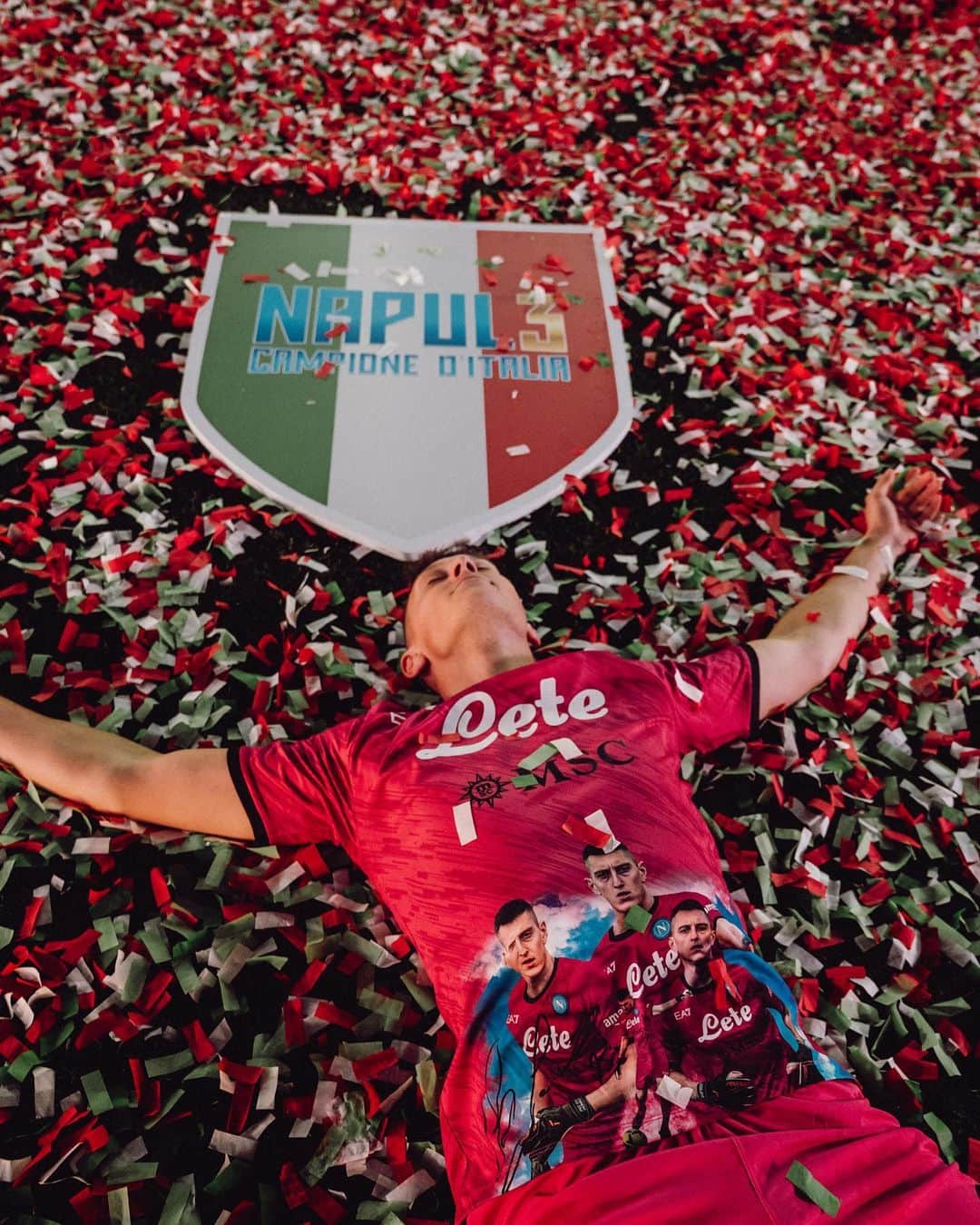 SSCナポリさんのインスタグラム写真 - (SSCナポリInstagram)「🤩 #Napul3… 𝐸𝓈𝓉𝒶𝓈𝒾  💙 #ForzaNapoliSempre #TuttoPerLei」5月8日 19時14分 - officialsscnapoli