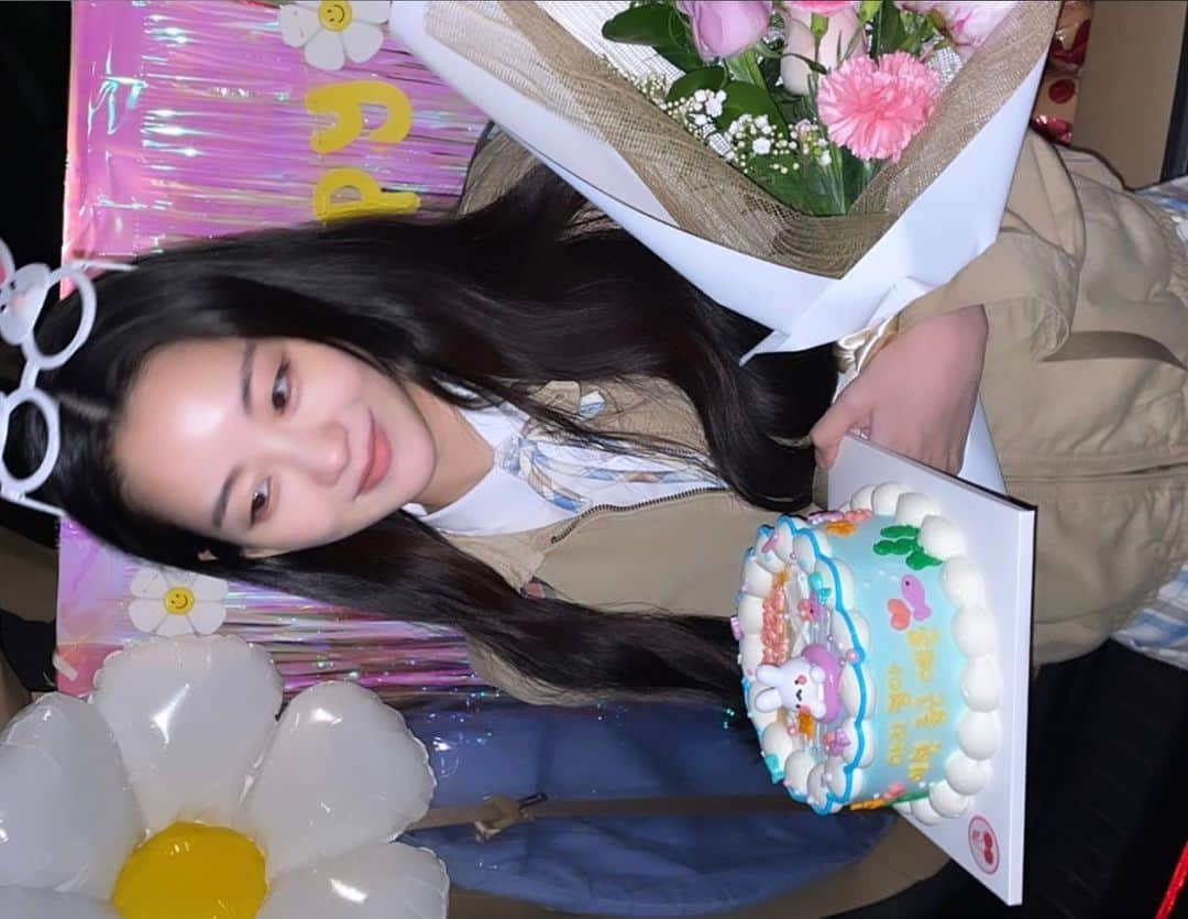 のインスタグラム：「소중한 나의 아리정아예은지한🌷 . 잘가,하연」