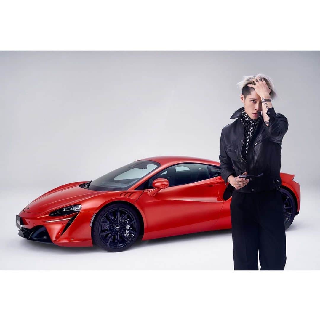 MIYAVI（石原貴雅）さんのインスタグラム写真 - (MIYAVI（石原貴雅）Instagram)「ENGINE6月号（4月25日発売）  4/25発売のENGINE6月号カバーページ、巻頭特集「乗る車×着る服（CAR×FASHION）企画」  @miyavi_ishihara xマクラーレン・オートモーティブ Miyavi x McLaren  @engine_mag  fashion director: @stsukezane  photo:#秦淳司  hair-make:@hirotsukui  make-up:@ikumi.hairmake   #McLaren #マクラーレン #McLarenArtura #CarsofInstagram #MIYAVI #ENGINE_mag  @mclarenauto  @mclarenautojapan @ysl」5月8日 19時30分 - miyavi_staff