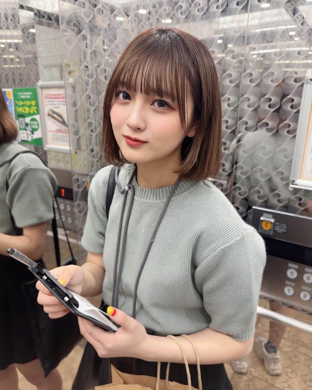 あみち。さんのインスタグラム写真 - (あみち。Instagram)「私姿勢悪いし真顔怖すぎ🦆」5月8日 19時30分 - ami_._._suzuki