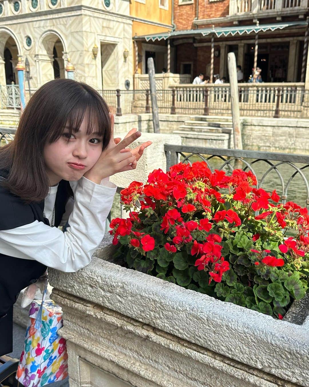 絵森彩さんのインスタグラム写真 - (絵森彩Instagram)「なんの顔だろうナ🌞  #04 #夢の国」5月8日 19時42分 - emoriaya_official
