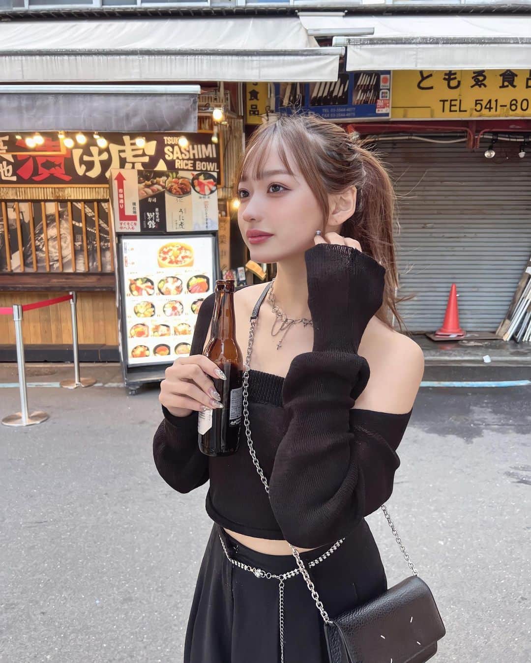 白川れなのインスタグラム：「外で飲むビールはうますぎる🍻⁡ ⁡ ⁡ ⁡ ⁡ ⁡ ⁡ ⁡ ⁡#築地 #食べ歩き  #エクステ #ミルクティーベージュ #韓国メイク#fashion #portrait #selfie #随手拍 #網美 #셀카 #패션 #데이트」