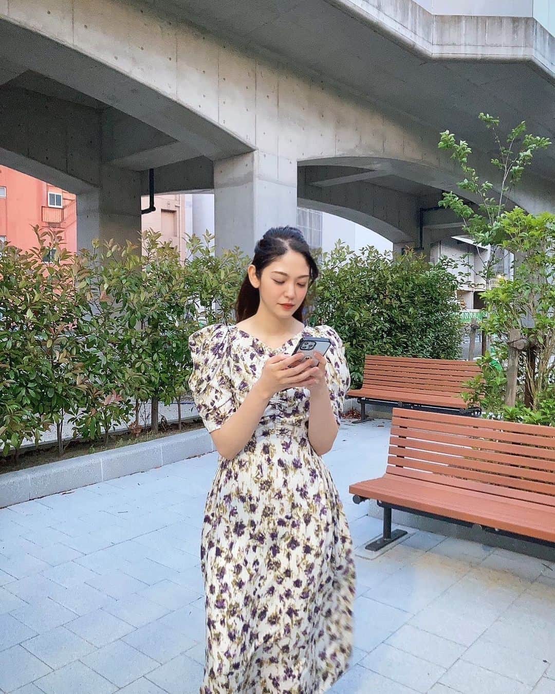 宮﨑真実のインスタグラム：「今日の衣装🧌  #衣装　#アナウンサー　#スナイデル　#snidel #ワンピース　#春コーデ #春　#春服コーデ #春服　#春カラー #ootd #毎日コーデ #女子アナコーデ #赤リップ　#カジュアルコーデ #カジュアル　#きれいめコーデ #きれいめカジュアル #ワンピ　#ワンピースコーデ #長崎　#九州　#福岡　#nagasaki」