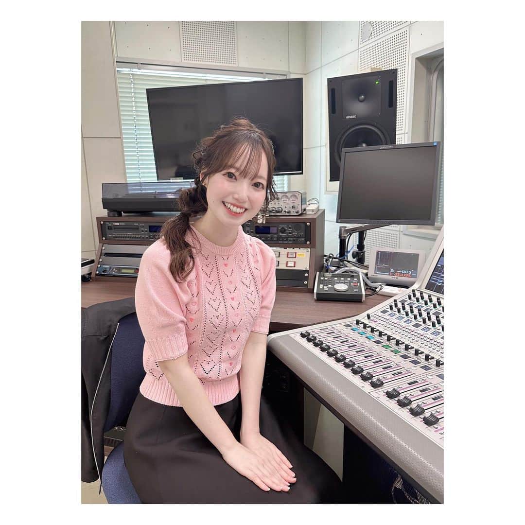 石井奏美のインスタグラム：「今日もお疲れ様でした💘  疲れが出てくる頃ですから、 皆さん体調気をつけてくださいね💐🧸  #岡山#香川#アナウンサー #okayama#kagawa#ootd」
