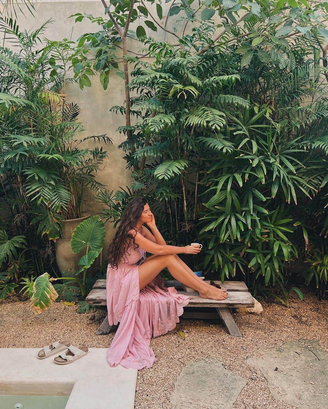 freepeopleさんのインスタグラム写真 - (freepeopleInstagram)「On holiday with @harliebriggsart_ 🌴🌊☀️  #whenyouwearFP」5月8日 20時00分 - freepeople