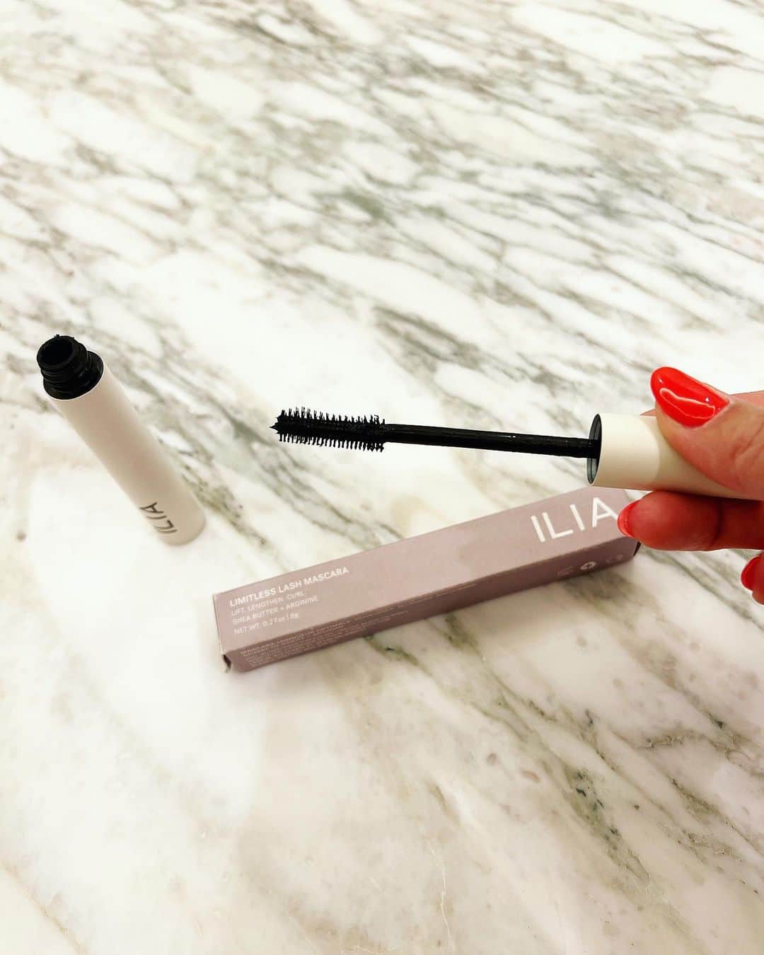 廣瀬規子のインスタグラム：「先日、大好きな方から頂いたマスカラが好きすぎました🥹  @iliabeauty は、カナダのオーガニックコスメブランド。  このリミットレス ラッシュ マスカラが自然にボリュームアップしてくれて、パンダ目にもなりにくいから最高🥹💓💓💓  チークとかも気になる🥹😍🥹」