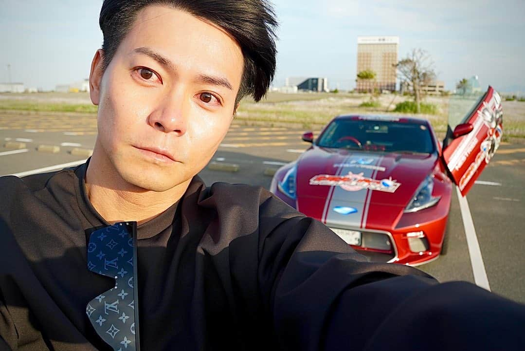 キタキュウマンのインスタグラム：「爆風の北九州空港。  #北九州空港　#北九州　#fairladyz #370z #z34 #ガルウイング　#gullwing #sonyα #zve10」