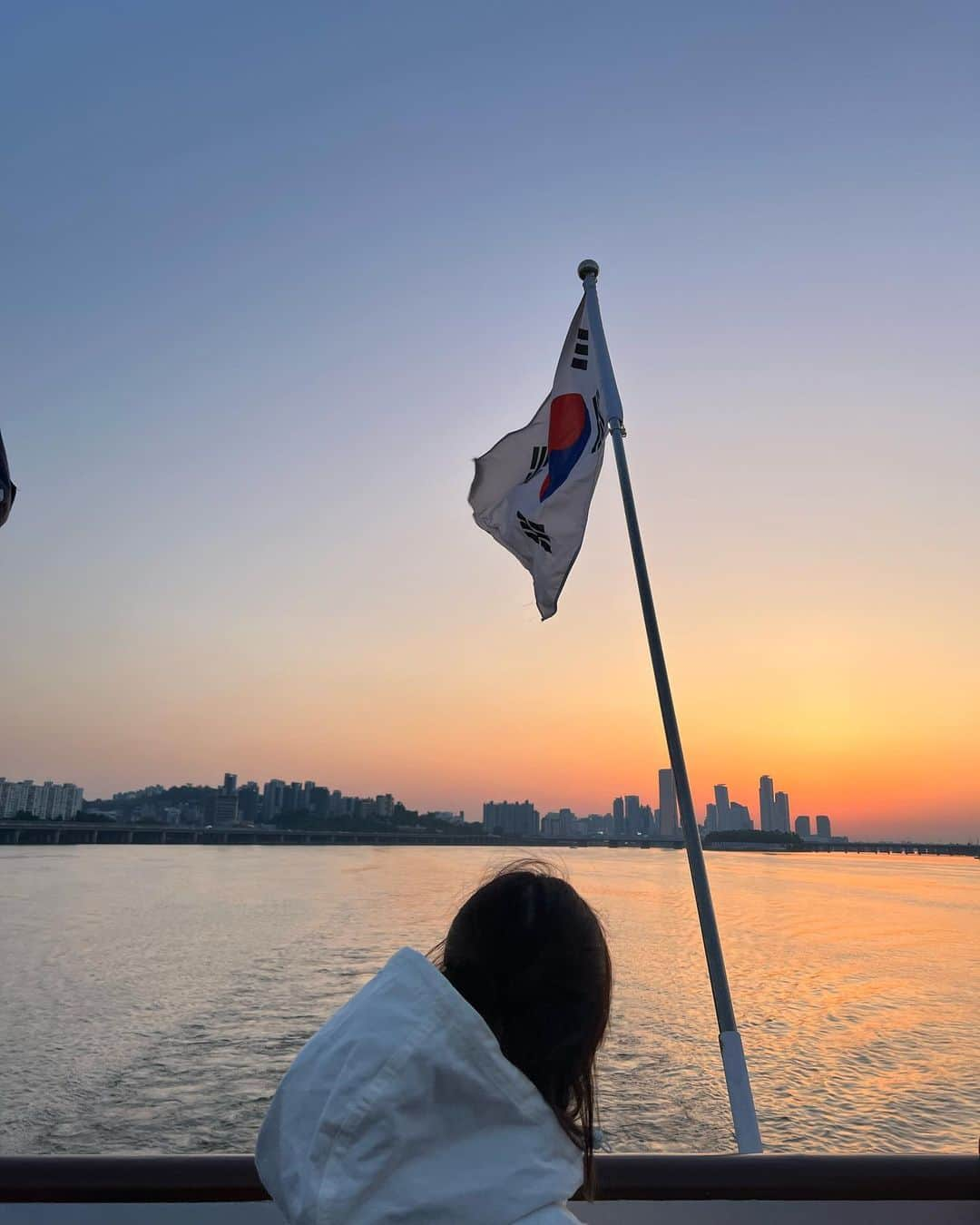 佐伯珠音のインスタグラム：「ハンガン遊覧船🇰🇷 最後に行けてよかった🤤🧡 夕焼けから夜景までめっちゃ綺麗だった！！ 감사합니다🫶  #ハンガン#한강」