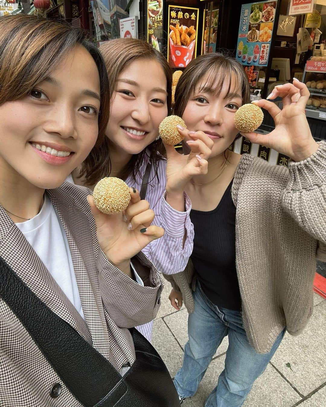 塩越柚歩さんのインスタグラム写真 - (塩越柚歩Instagram)「. 同期会👩‍👩‍👧 久しぶりに3人で遊んだら 終始笑っててしんどかった🙂 たくさん喋ってたくさん食べてたくさん笑った~🧸 ⁡ 2人とも楽しい時間をありがとー🫧 ⁡ #WEリーグ #YogiboWEリーグ #浦和レッズ #三菱重工浦和レッズレディース #塩越柚歩」5月8日 20時12分 - yuzuho_shiokoshi19