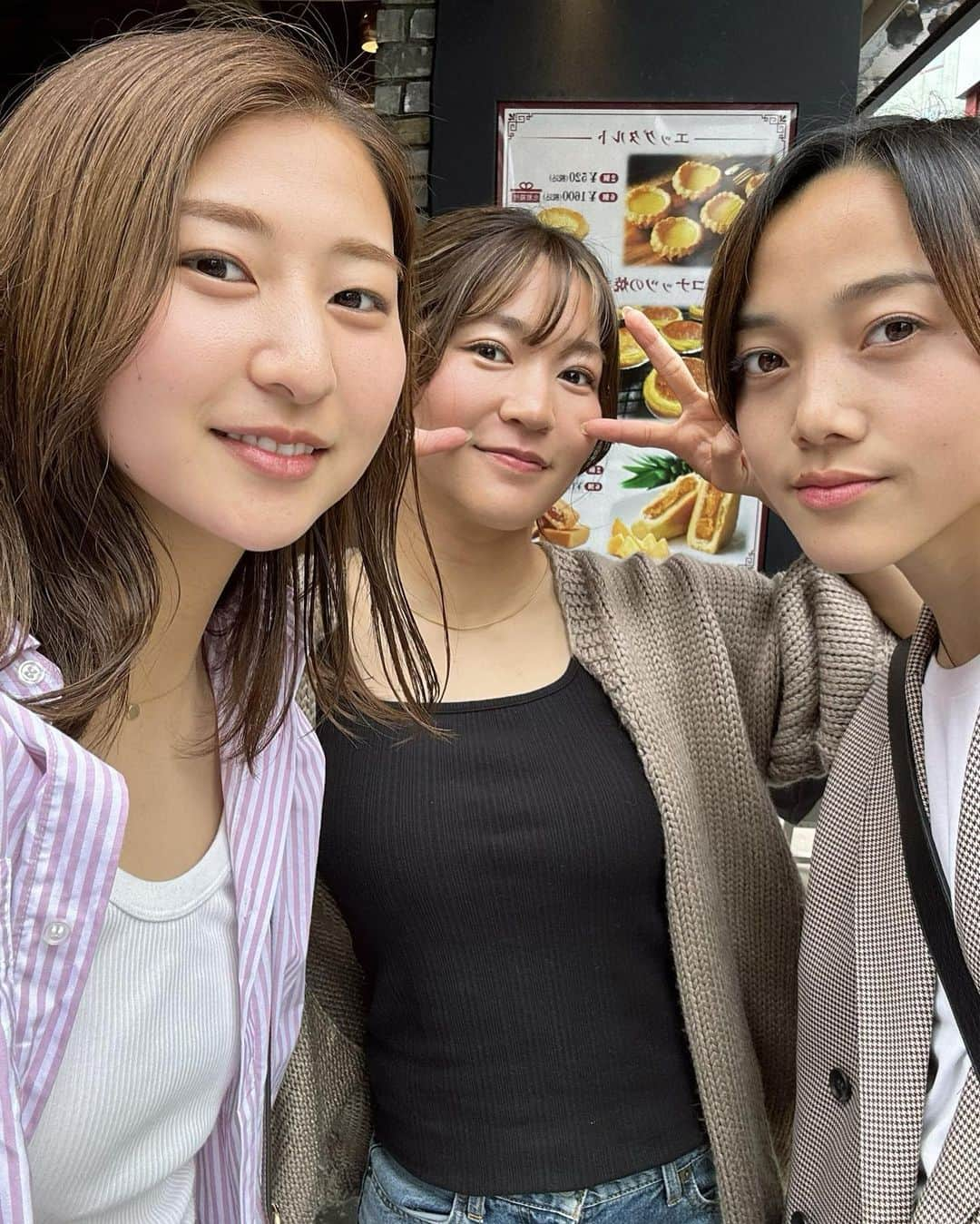 塩越柚歩さんのインスタグラム写真 - (塩越柚歩Instagram)「. 同期会👩‍👩‍👧 久しぶりに3人で遊んだら 終始笑っててしんどかった🙂 たくさん喋ってたくさん食べてたくさん笑った~🧸 ⁡ 2人とも楽しい時間をありがとー🫧 ⁡ #WEリーグ #YogiboWEリーグ #浦和レッズ #三菱重工浦和レッズレディース #塩越柚歩」5月8日 20時12分 - yuzuho_shiokoshi19