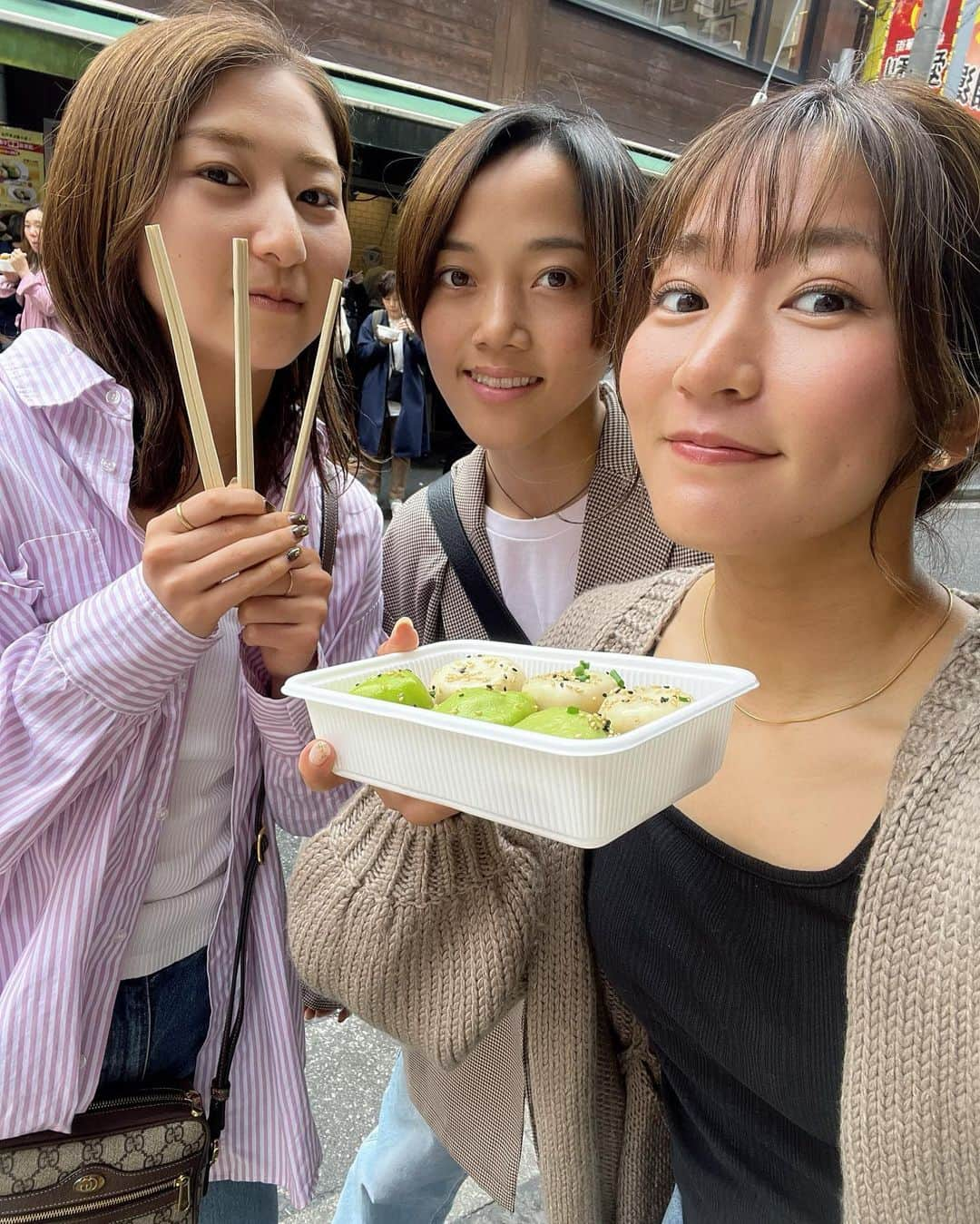 塩越柚歩さんのインスタグラム写真 - (塩越柚歩Instagram)「. 同期会👩‍👩‍👧 久しぶりに3人で遊んだら 終始笑っててしんどかった🙂 たくさん喋ってたくさん食べてたくさん笑った~🧸 ⁡ 2人とも楽しい時間をありがとー🫧 ⁡ #WEリーグ #YogiboWEリーグ #浦和レッズ #三菱重工浦和レッズレディース #塩越柚歩」5月8日 20時12分 - yuzuho_shiokoshi19