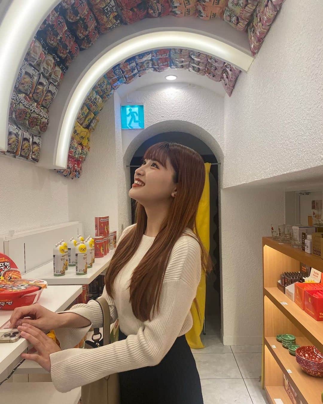 若林真帆のインスタグラム：「美味しい韓国ラーメン教えて🍜🍜」