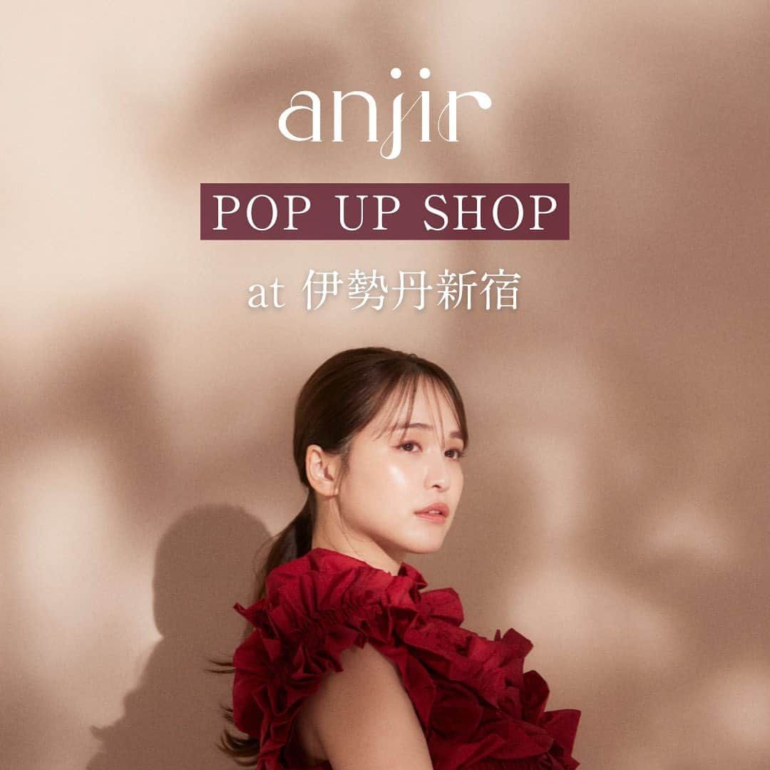 菅本裕子さんのインスタグラム写真 - (菅本裕子Instagram)「【anjir POPUPします！】 ⁡ 伊勢丹新宿店にて、5月17日(水)〜5月23日(火)の期間、POP UP SHOPを開催します！ゆうこすも店頭に立ったり、イベントします！ ⁡ anjir 公式オンラインストアでは7月1日(土)より発売となる、3つの新商品の先行発売。 ぜひ店頭にて、ひと足お先にお試しください☺️ もちろん現在発売されている商品たちも全てお試し頂けます！ ⁡ ゆうこすが店頭に立つ日は、改めてanjirの公式Instagramの方から発信いたします！🫡 ⁡ ■新商品 ・ブリンクマスカラ(2色) 3,520円 ・ペタルジェルアイライナー(2色) 3,080円 ・エンチャンテッドクッションファンデーション レフィル(2色) 3,960円 ⁡ 【POP UP SHOPについて】 ■会期 2023年5月17日(水)〜5月23日(火) ■場所 伊勢丹新宿店本館地下2階 ビューティアポセカリー/パーク 書籍＆プロモーション ⁡ 【伊勢丹新宿店 スペシャルキット Fig】 6,820円 ▼セット内容 ・ブリンク マスカラ 02 ムードフィグ（現品）  ・ペタル ジェル アイライナー 01 フィグブラウン（現品）  ・〈アンジール〉ベロア ポーチ  ⁡ 【伊勢丹新宿店 スペシャルキット Orange】 6,820円 ▼セット内容 ・ブリンク マスカラ 01 ヌーディーブラック（現品）  ・ペタル ジェル アイライナー 02 ビターオレンジ（現品）  ・〈アンジール〉ベロア ポーチ ⁡ 【お買いあげ特典について】 期間中、〈アンジール〉製品を合計5,500円以上お買いあげのお客さまに、イラストレーターのitabamoe氏 描き下ろしの〈アンジール〉ステッカーを1枚差しあげます。  ⁡ また、三越伊勢丹アプリクーポンをご呈示いただき、〈アンジール〉製品を合計11,000円以上ご購入お買いあげのお客さまに、〈アンジール〉ハンドミラー1点を差しあげます。 ⁡ 【トークショーについて】 プロデューサー・菅本裕子（ゆうこす）より、新商品を使用したメイク方法や、ブランド誕生・開発秘話などをお話しいたします。イベント中に2ショット撮影時間もございます。これまで約10年間美容に携わり、数千点におよぶ化粧品を試してきた菅本のメイクテクニックや開発のこだわりを直接聞けるこの機会に、ぜひお立ち寄りください。 ⁡ ■5月17日(水) テーマ「フィグレッドメイク」  時間：午前11時～、午後12時15分～  ■5月18日(木) テーマ「フィグレッドメイク」  時間：午後5時30分～、午後6時45分～ ■5月20日(土) テーマ「オレンジメイク」  時間：午前11時～、午後12時15分～  ⁡ ●所要時間：約45分  ●定員：各回30名  ●参加費：6,380円 (各回でご紹介するアイライナー1点とリップ1点のお土産付き）  ●場所：伊勢丹新宿店本館地下2階 ビューティアポセカリー ●予約方法：パスマーケットにて先着順で承ります。  【エムアイカード会員さま】 5月3日(水) 正午～5月19日(金) 各日開催日の前日午後8時まで 【一般】 5月10日(水) 午前0時～5月19日(金) 各日開催日の前日午後8時まで 一般予約開始については、anjir公式インスタグラムにてお知らせいたします。 ⁡ ※トークショー中の人物の撮影および録音は禁止とさせていただきます。  ※女性のお客さまのみのご参加となります。  ※エムアイカード会員様優先ご予約期間中に、満席となる場合もございます。予めご了承ください。 ※満席後のキャンセル待ちの承りは出来かねますので、予めご了承くださいませ。  ※お一人さま1回の申込みとさせていただきます。複数回にわたっての申込みはご遠慮ください。 ※キャンセルされる場合は、お手数ではございますがお電話にてご連絡をお願いいたします。  ※諸般の事情によりイベントの内容が変更・中止になることがございます。 ⁡ 【トークショーに関する連絡先】 03-3352-1111（大代表） 「ビューティアポセカリー〈アンジール〉トークショー予約の件」とお伝えください。 ⁡ ※数量に限りがある商品もございますので、品切れの際はご容赦ください。 ※価格はすべて税込です。 ⁡ #anjir #アンジール #伊勢丹新宿店 #ビューティアポセカリー」5月8日 20時14分 - yukos0520