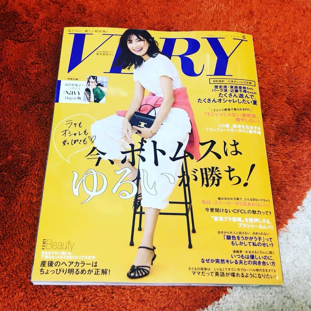 水谷さるころのインスタグラム：「今売りのVERY6月号に、「いつもは優しいのになぜか突然キレる夫との向き合い方」という記事にてさるころのインタビューとイラスト掲載されてます。「今さら人は変わらない」と思ってしまう前に…！　#VERY6月号」