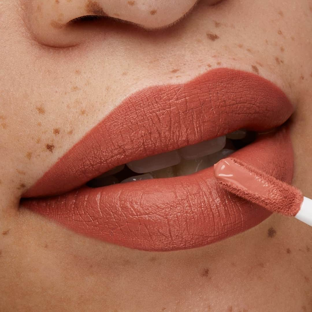 KIKO MILANOさんのインスタグラム写真 - (KIKO MILANOInstagram)「How pretty is this mauve matte shade? 😍💋 Enriched with rosehip extract, our #KIKOBeautyRoar Ph Matte Liquid Lip Colour reacts with the skin’s pH levels giving a personalised colour to your lips 🌹 ⁣ ⁣ #KIKOLips #lipstick #mattelipstick #liptint #liquidlipstick⁣ ⁣ Shade 05⁣ ⁣」5月8日 20時20分 - kikomilano