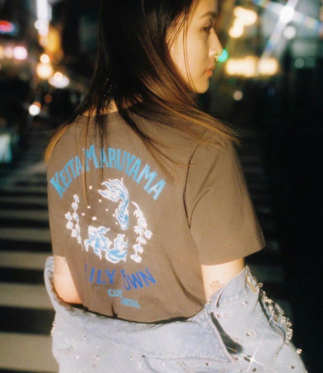 Fleur Fleurのインスタグラム：「今晚直播有大量新貨介紹🔥 當中包括呢一個款式 有長版同crop版嘅T款  亦都係今季Crossover嘅系列 我哋直播介紹嘅新貨 都係現貨發售 歡迎直接購買 或者WhatsApp查詢 WhatsApp查詢🔍：55729458銅鑼灣門市：恩平道52號2樓A室」