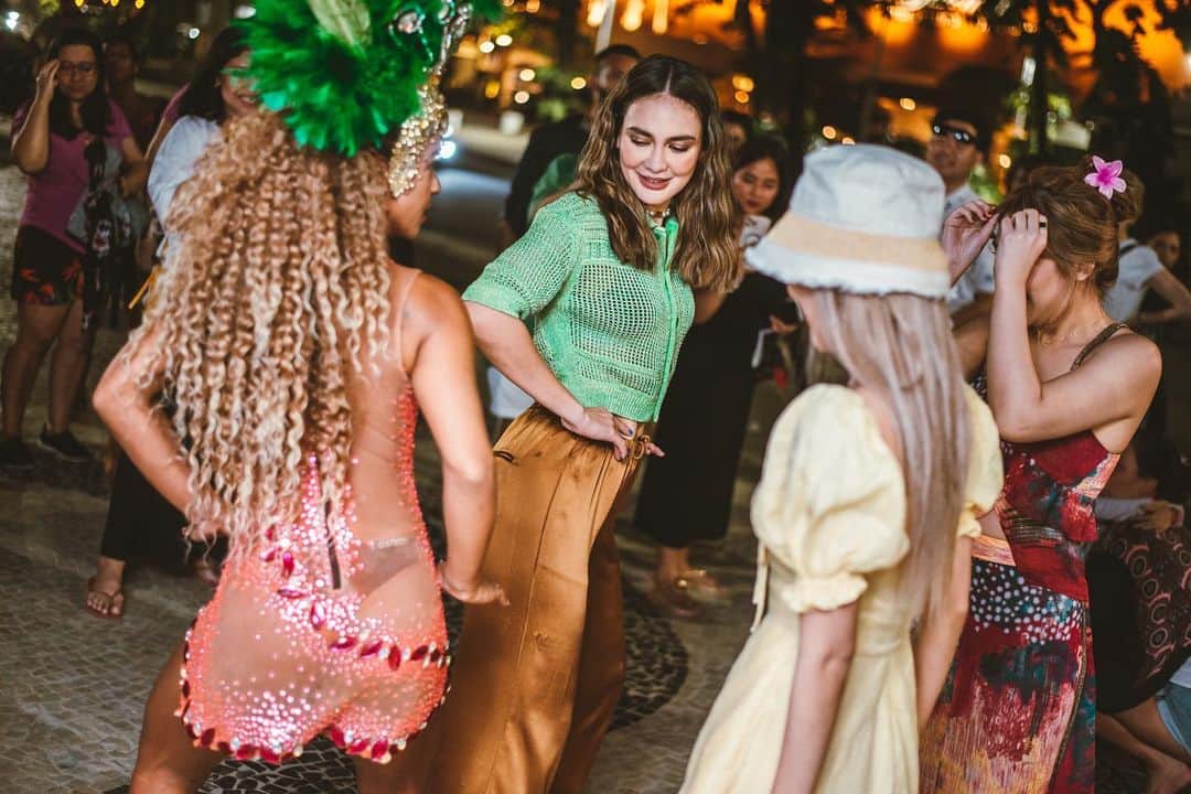 ルナ・マヤのインスタグラム：「Too lit to quit🥰  #HavaianasinBrazil2023 #HavaianasIndonesia #MadeInBrazil #DesignedForAFreeLife」