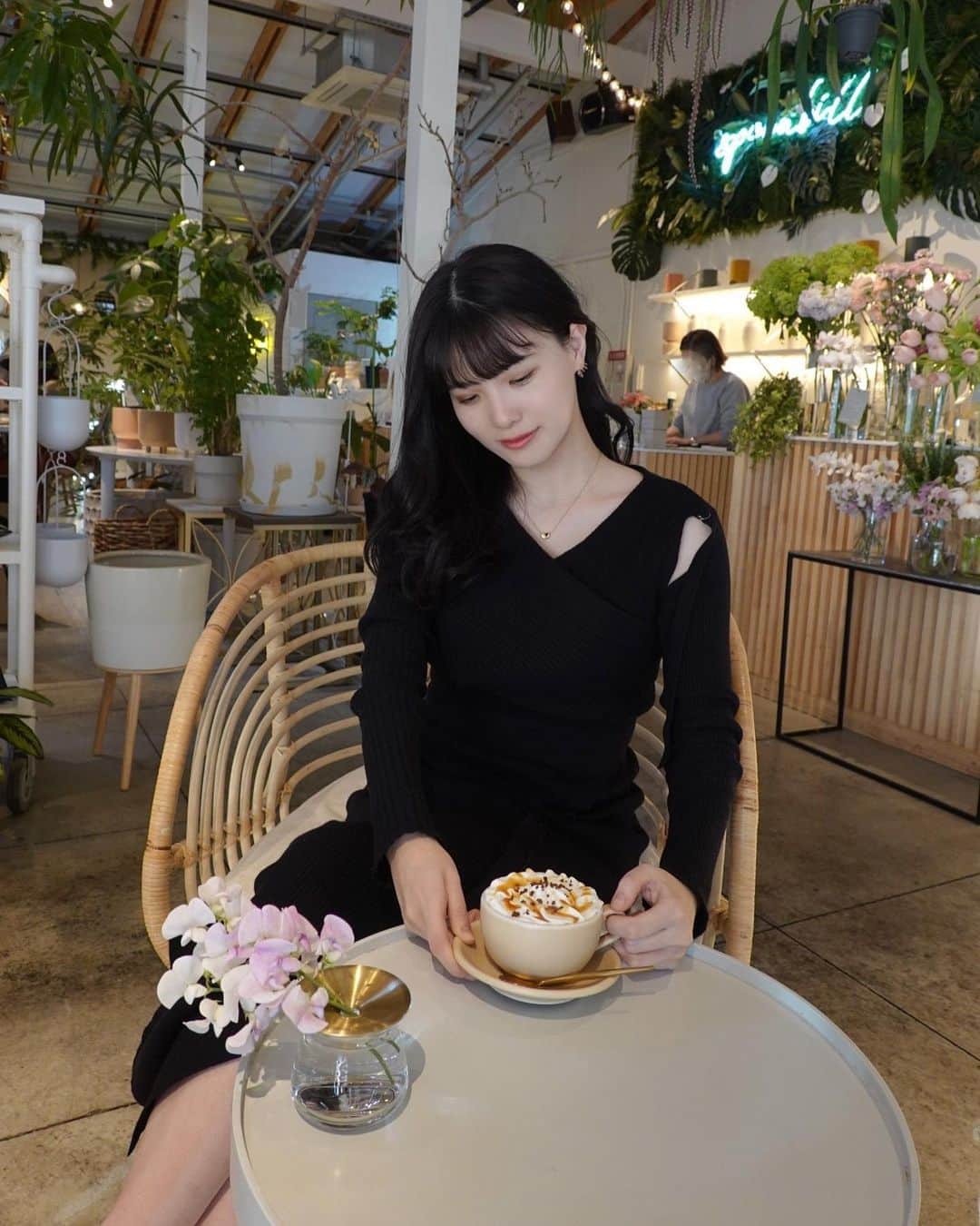 のインスタグラム：「. ちょっと、おとなっぽい👀 ( @kawakoserina )にカメラで撮っともらったんやけど素敵、、😭🩷 . . #오오티 #패션 #맞팔 #일상 #데일리룩 #撮影#model#モデル #salonmodel #撮影モデル#おしゃれさんと繋がりたい #オシャレさんと繋がりたい #撮影依頼受付中#関西サロンモデル#関東サロンモデル #ポートレート #被写体モデル #自撮り女子 #大阪サロンモデル #大阪サロモ #黒髪女子 #흑발 #黑发 #머리 #snidel #スナイデル #snidelワンピース」