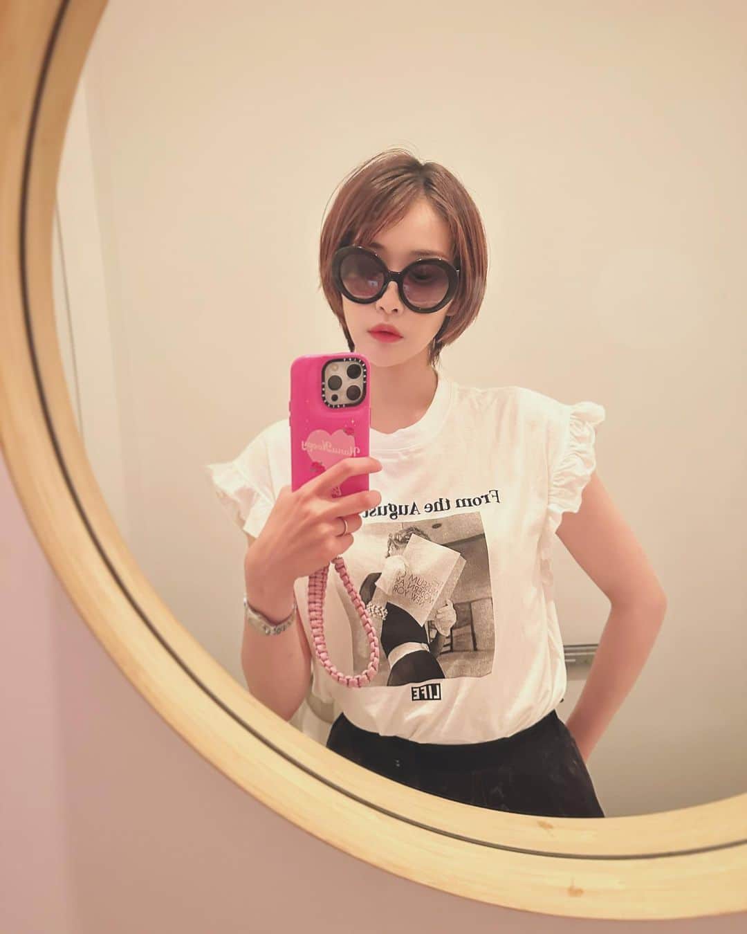 のインスタグラム：「💖  インスタ映えよりも 目の前のことにいっぱいいっぱいな日々だけど、 たまには映えとかないと〜😎🖤  #selfie   #qumerry #キュメリ #春夏コーデ　#デートコーデ #ママコーデ　#おでかけコーデ  #身長170cm #ブロガー #インフルエンサー #横町ももこ」