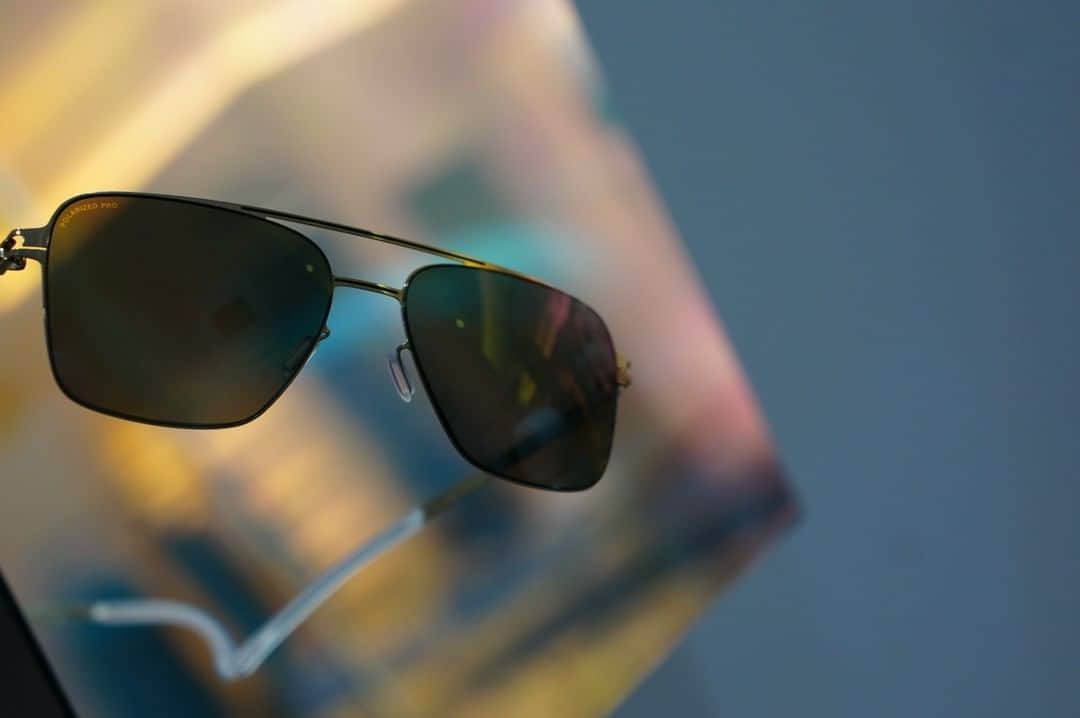 MYKITA SHOP TOKYOのインスタグラム：「【No.1 SUN Collection "BERNIE gold/black"】   ブリッジ部分に溝を掘ってカラーをのせたバイカラーの”BERNIE”は、  インパクトのあるレンズシェイプながらも、スタイリッシュな曲線が美しく軽やかに掛けて頂ける一本です。  No.1SUNCollection"BERNIEgold/black"   Bicolor "BERNIE" with a groove dug in the bridge part and color on it.  The stylish curve of the lens shape has a strong impact, yet it is beautiful and light enough to wear.  #mykita  #eyewear  #eyewearfashion  #マイキータ  #メガネ」