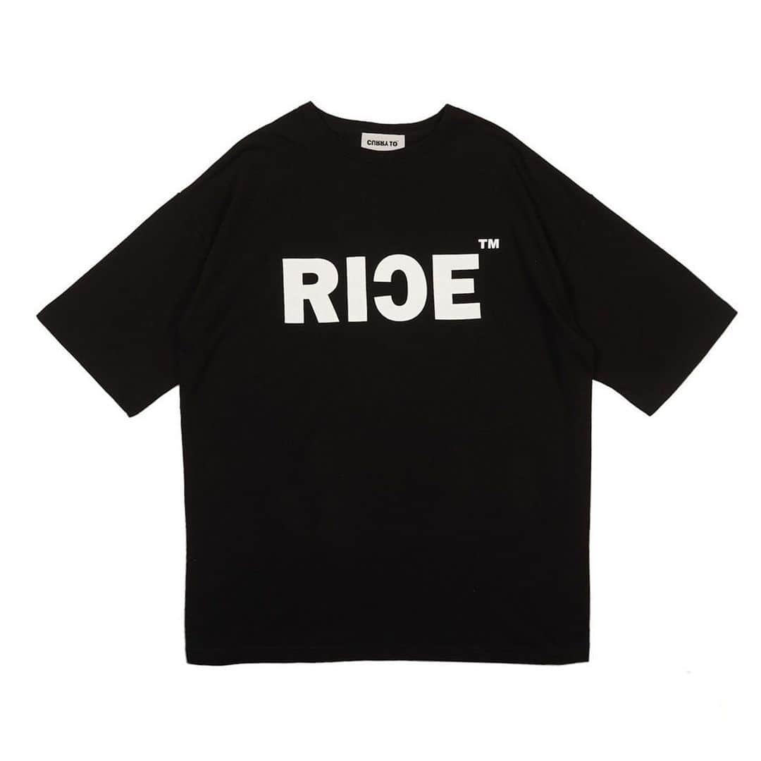 休日課長さんのインスタグラム写真 - (休日課長Instagram)「RICE Tシャツ ご予約は5月10日 23:59までです！WhiteとBlackの2色です！休日課長×CURRY TO™️オリジナルのTシャツ。書き忘れてたので追記、オーバーサイズのシルエットで写真のまさおはXL着てます！ 販売サイトURLは @mouso_kumiai のプロフィールから！ https://www.mouso.jp/」5月8日 20時31分 - kyujitsu_kacho