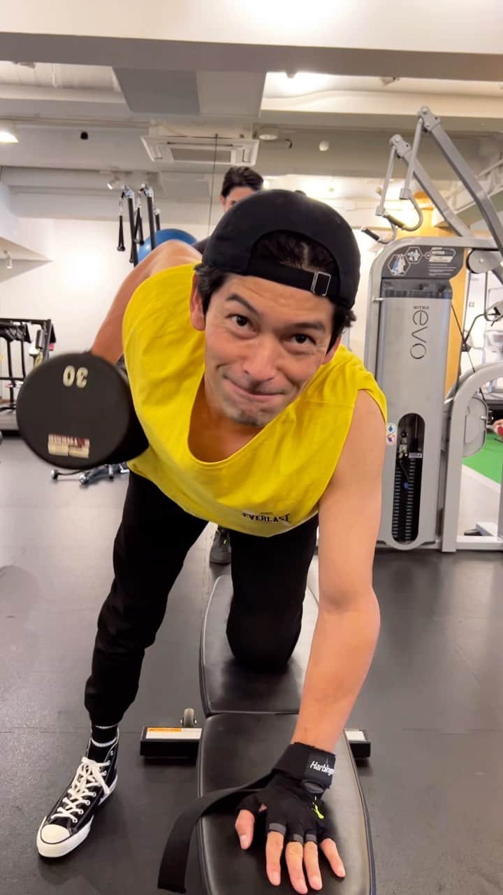 久保田裕之のインスタグラム：「トレーニングブラザーズ！まさかのハイタッチ失敗🤣  @yusukehirayama_ 祐介さん筋肉がすげーっす！ #トレーニング#training #workout#モチベーション上がります #役者#平山祐介  #model #モデル #久保田裕之#ニヤけてすいません#髭なし #昨日#マリオの映画を観た  ＊因みに問い合わせが多数の😂 #武田トレーナー」