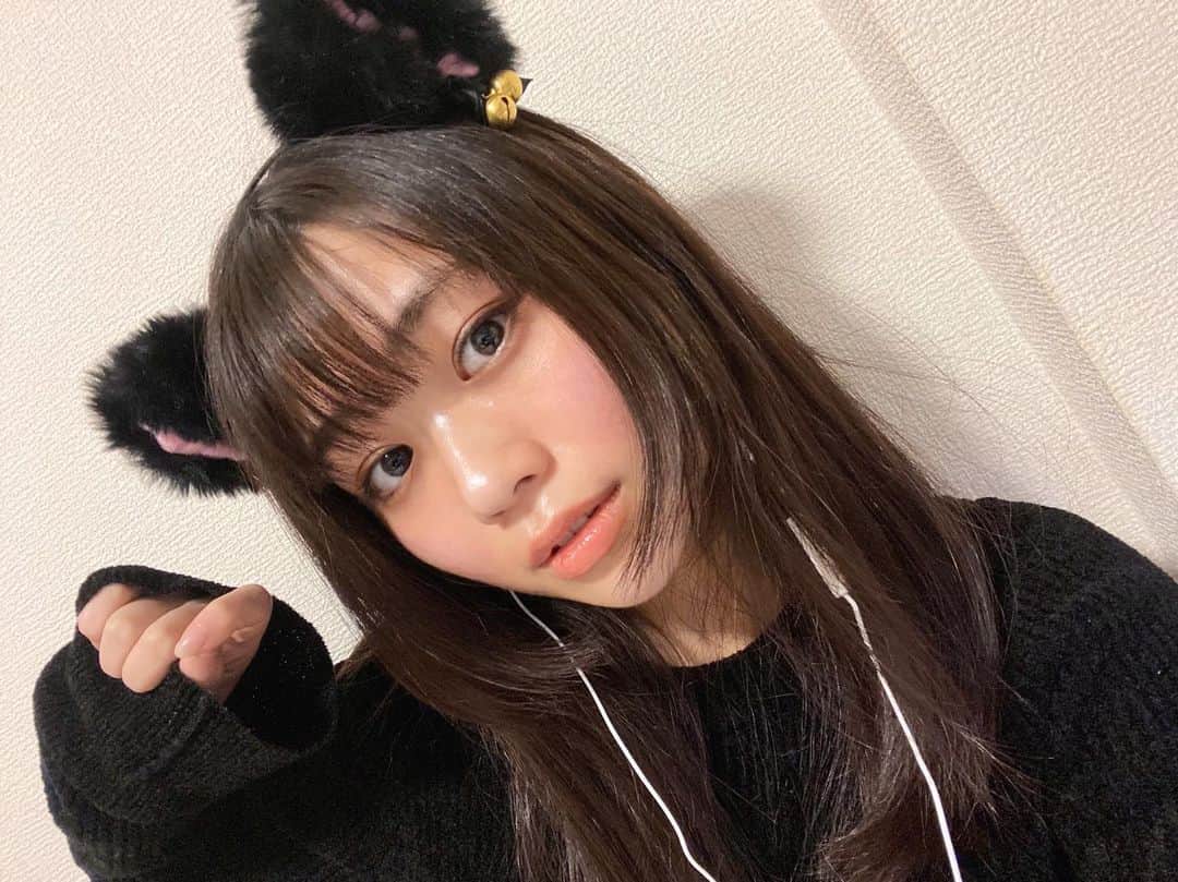 多田成美のインスタグラム：「にゃ🐱」