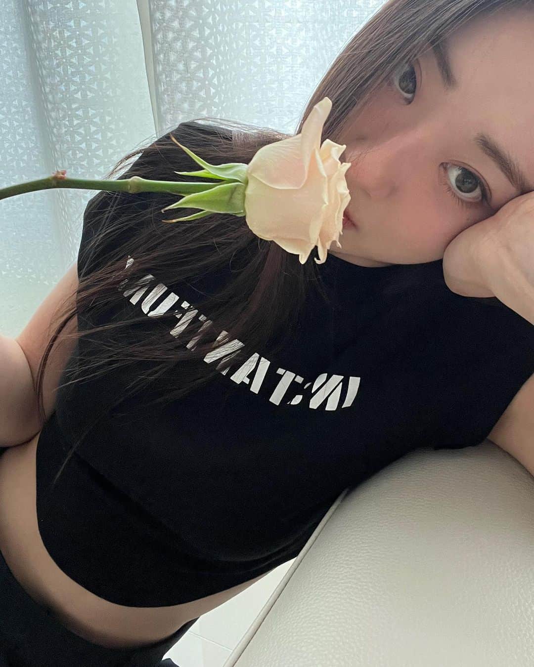 ギョンリ のインスタグラム：「모음zip. 💞 #ootd」