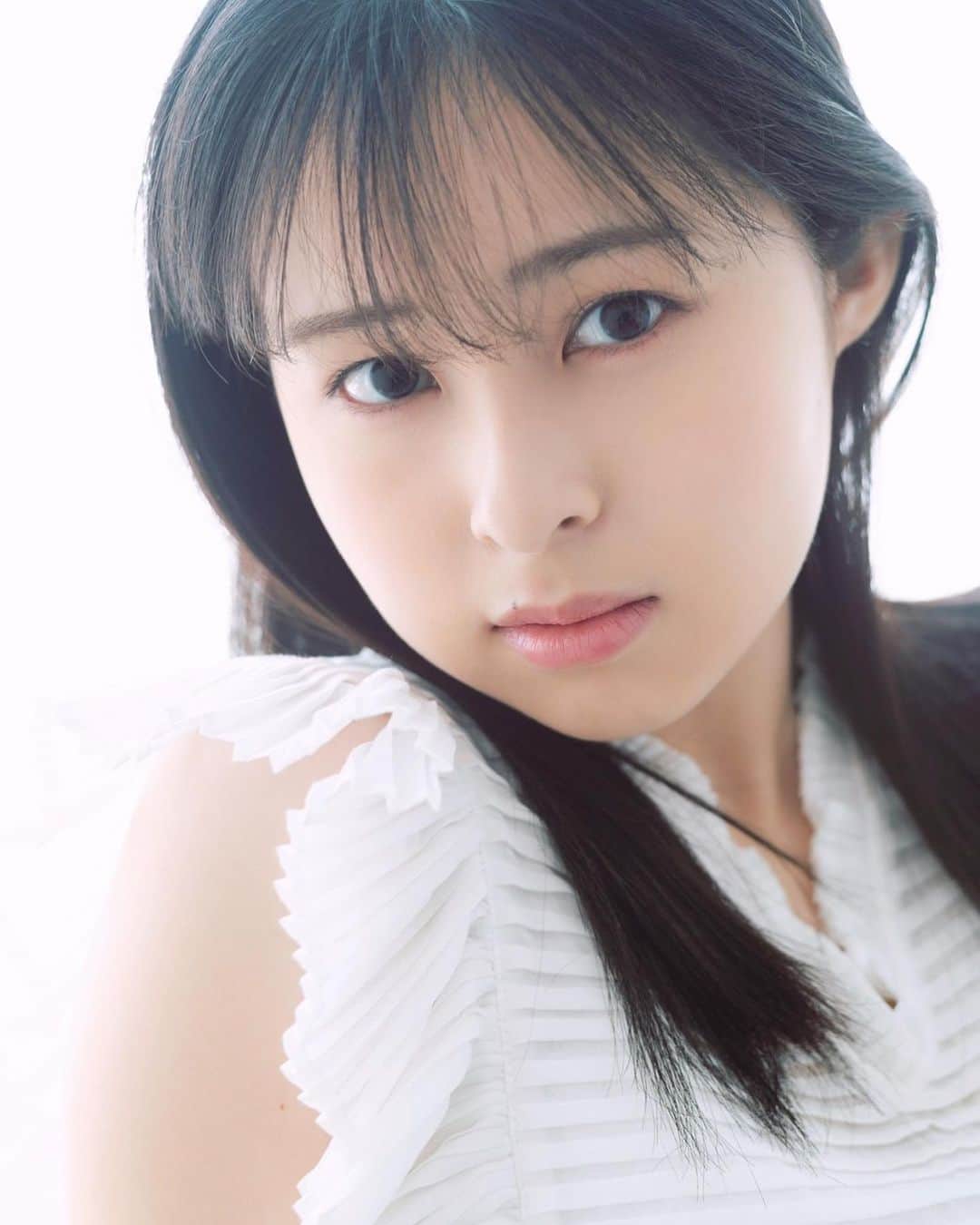 村山千夏のインスタグラム：「お知らせです。  本日発売の週刊プレイボーイさんの「seju特集」で私のインタビューが掲載されています。  表紙は”今1番ショートカットが似合う女の子桑島海空ちゃん”です。　  是非お手に取っていただけたら嬉しいです！  Good evening.  My interview is published in Weekly Playboy's "seju feature" released today.  The cover is"Kuwajima Miku chan, the girl who looks best with short hair right now".　  I would be happy if you could get it!  #jk#ljk#jk3#05#05line#17歳#17yearsold #週プレ#週刊プレイボーイ#fyp」